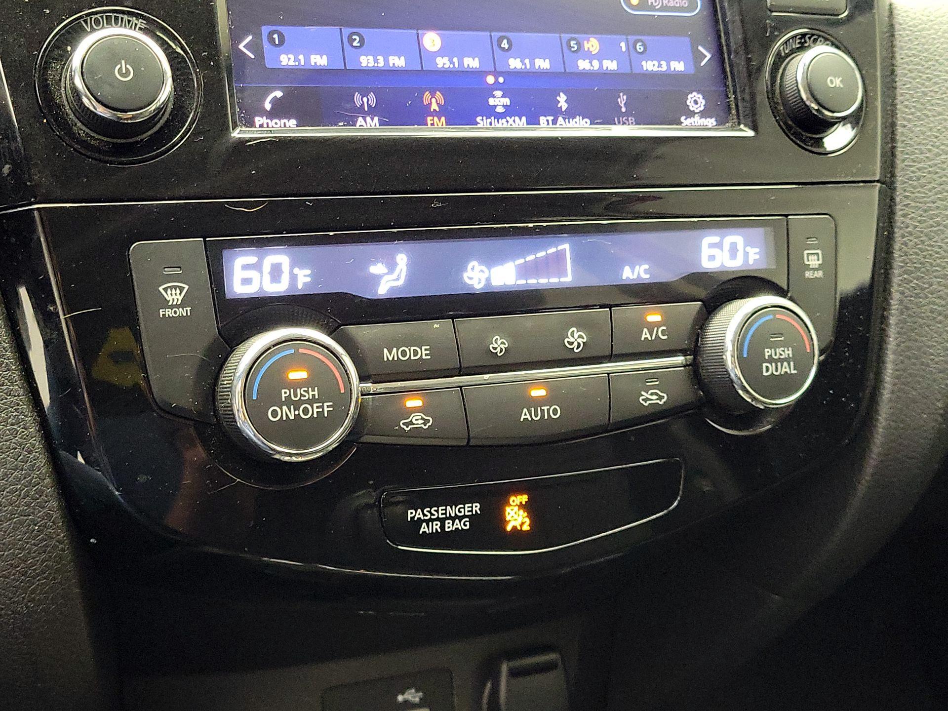 Thumbnail: 2019 Nissan Rogue Sport - 17