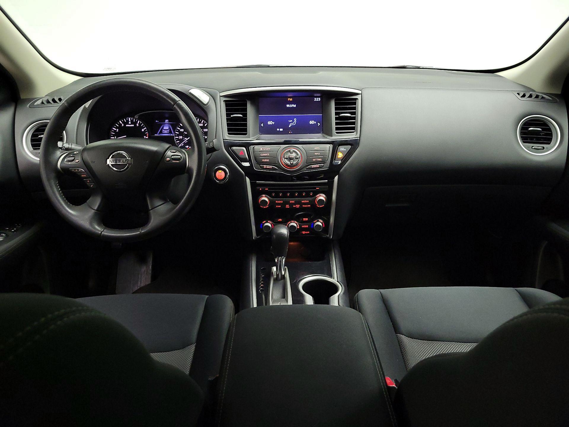 Thumbnail: 2017 Nissan Pathfinder - 9