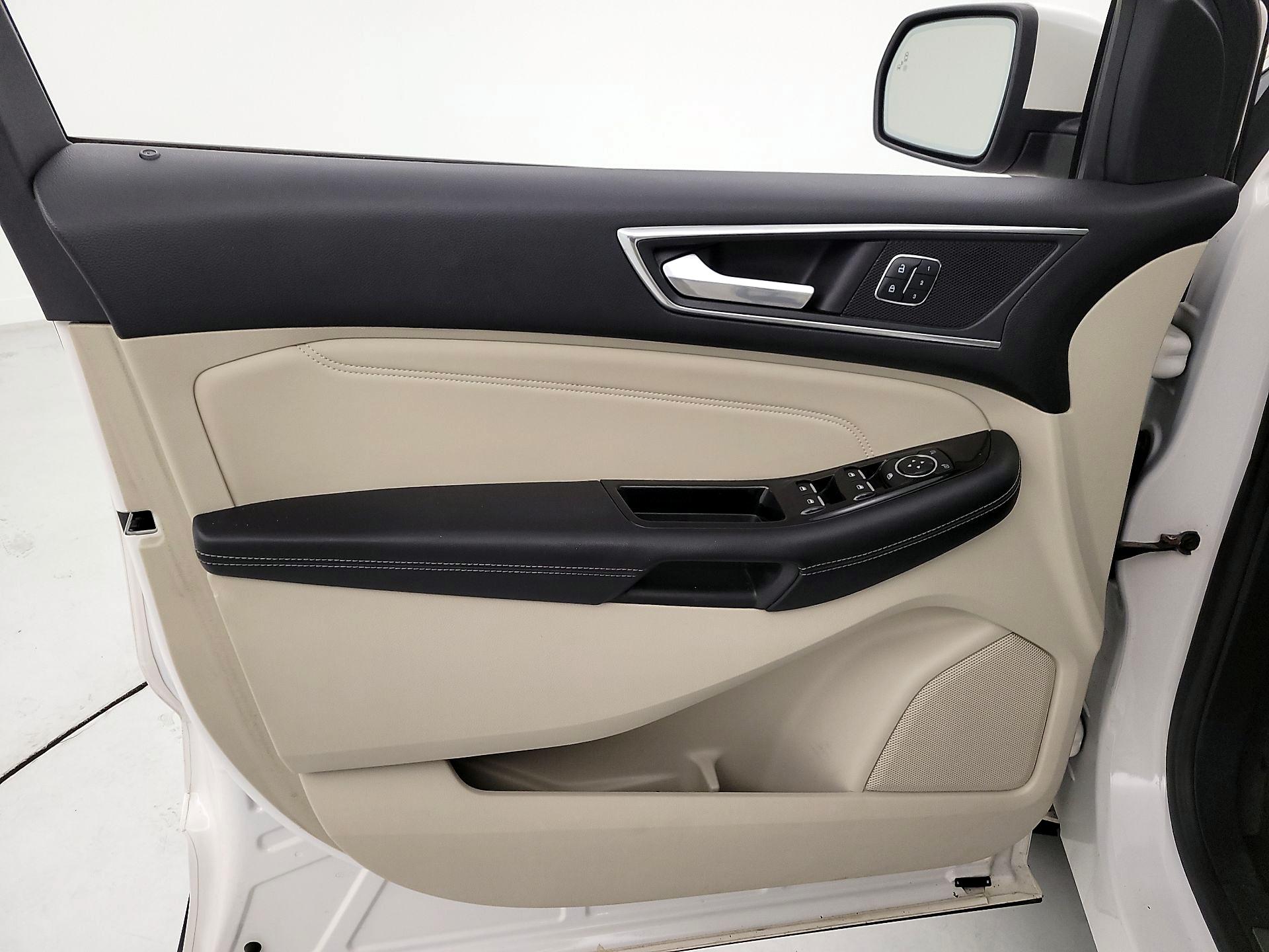 Thumbnail: 2017 Ford Edge - 12