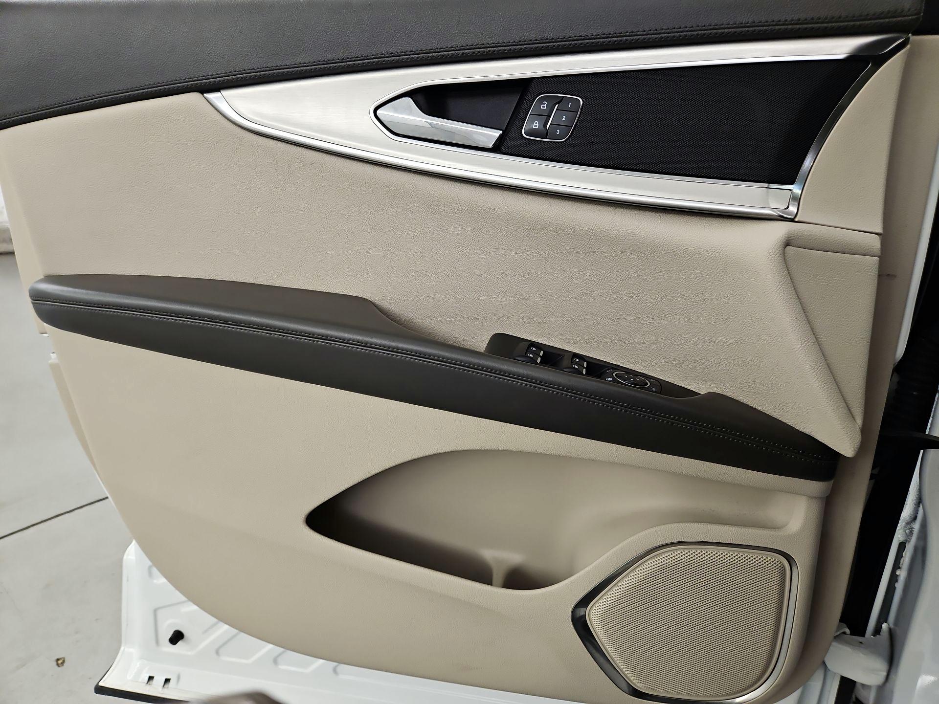 Thumbnail: 2020 Lincoln Nautilus - 12