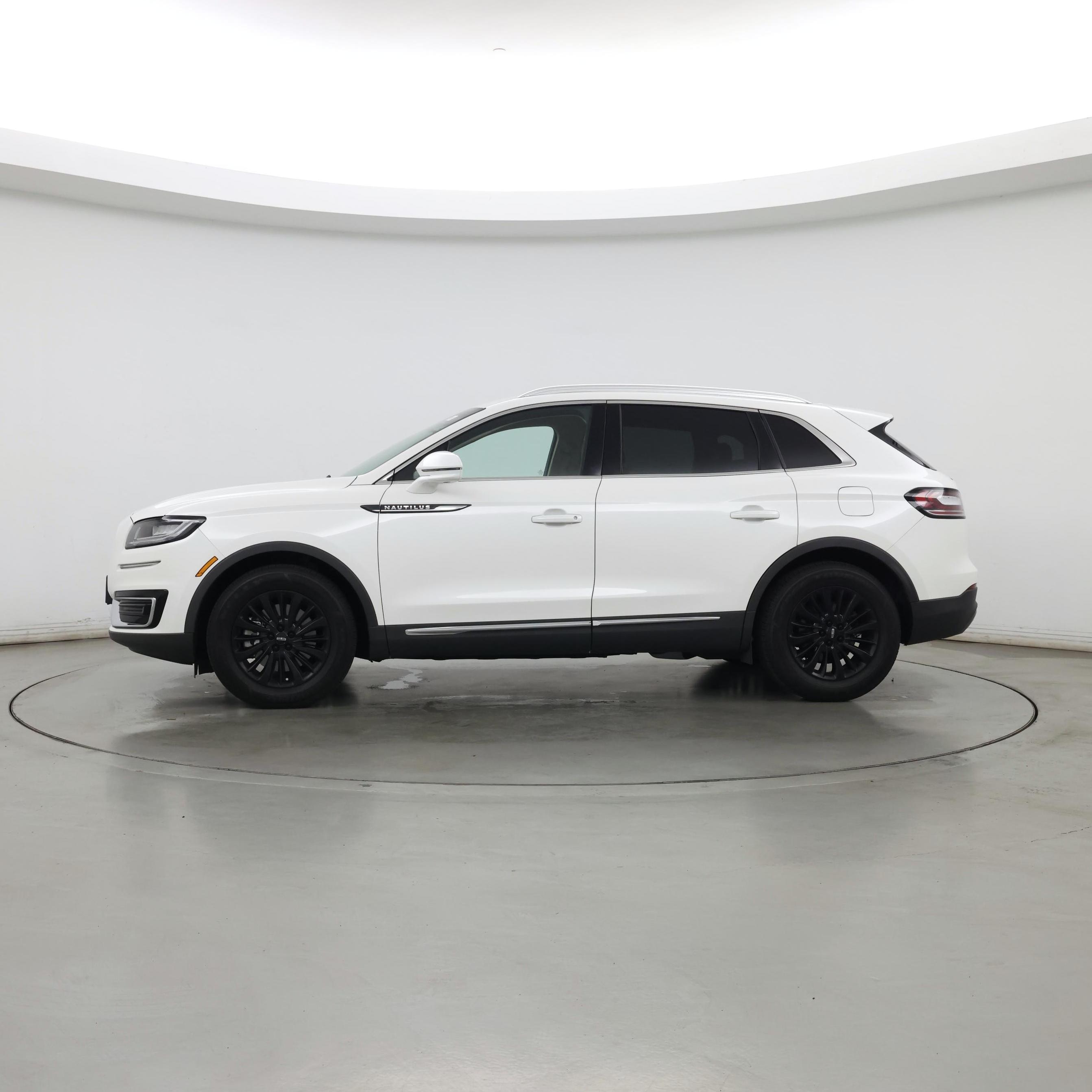 Thumbnail: 2020 Lincoln Nautilus - 3