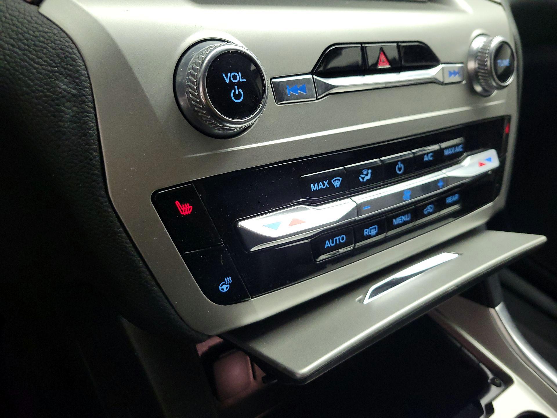 Thumbnail: 2022 Ford Explorer - 14