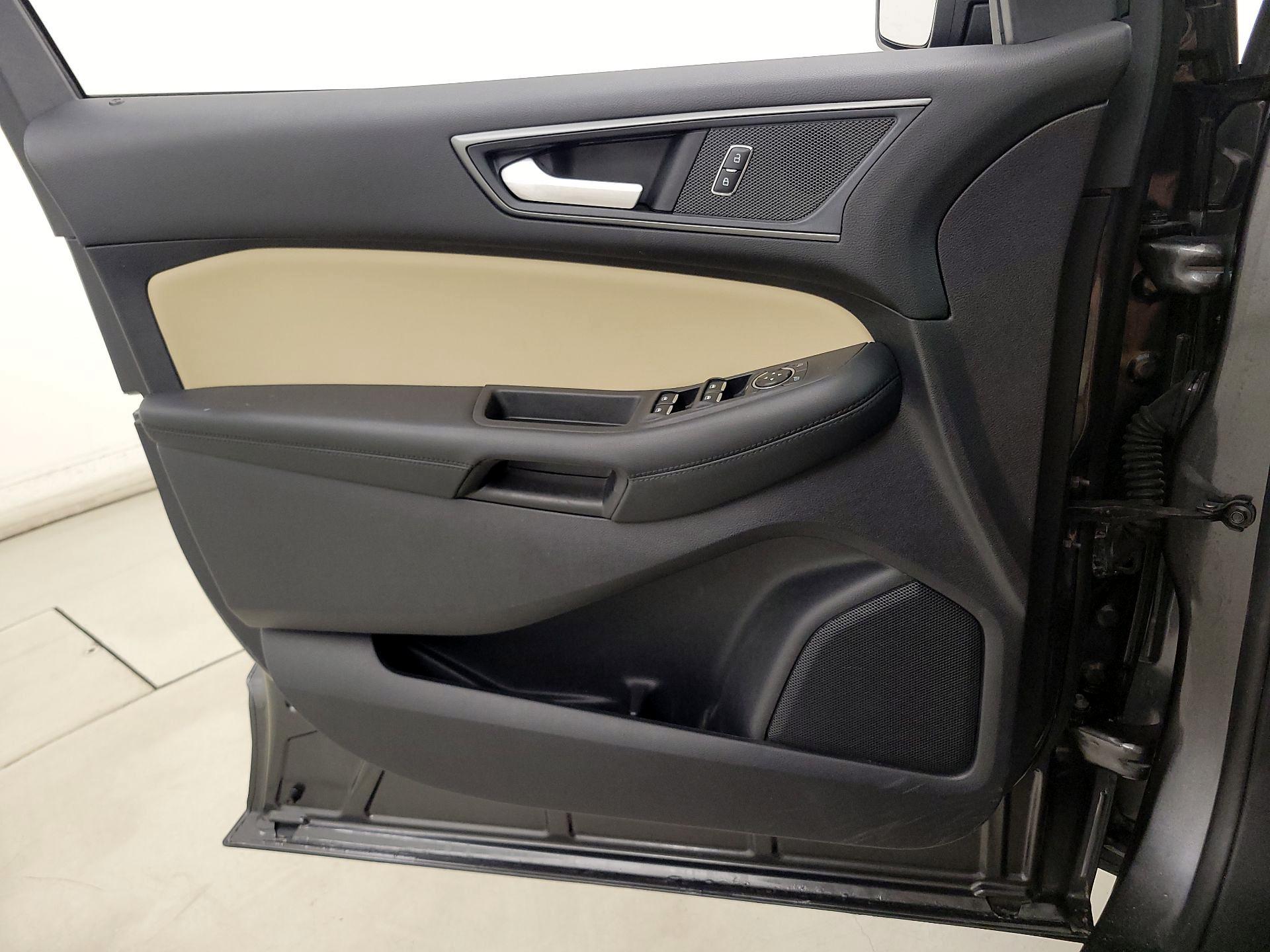 Thumbnail: 2020 Ford Edge - 12