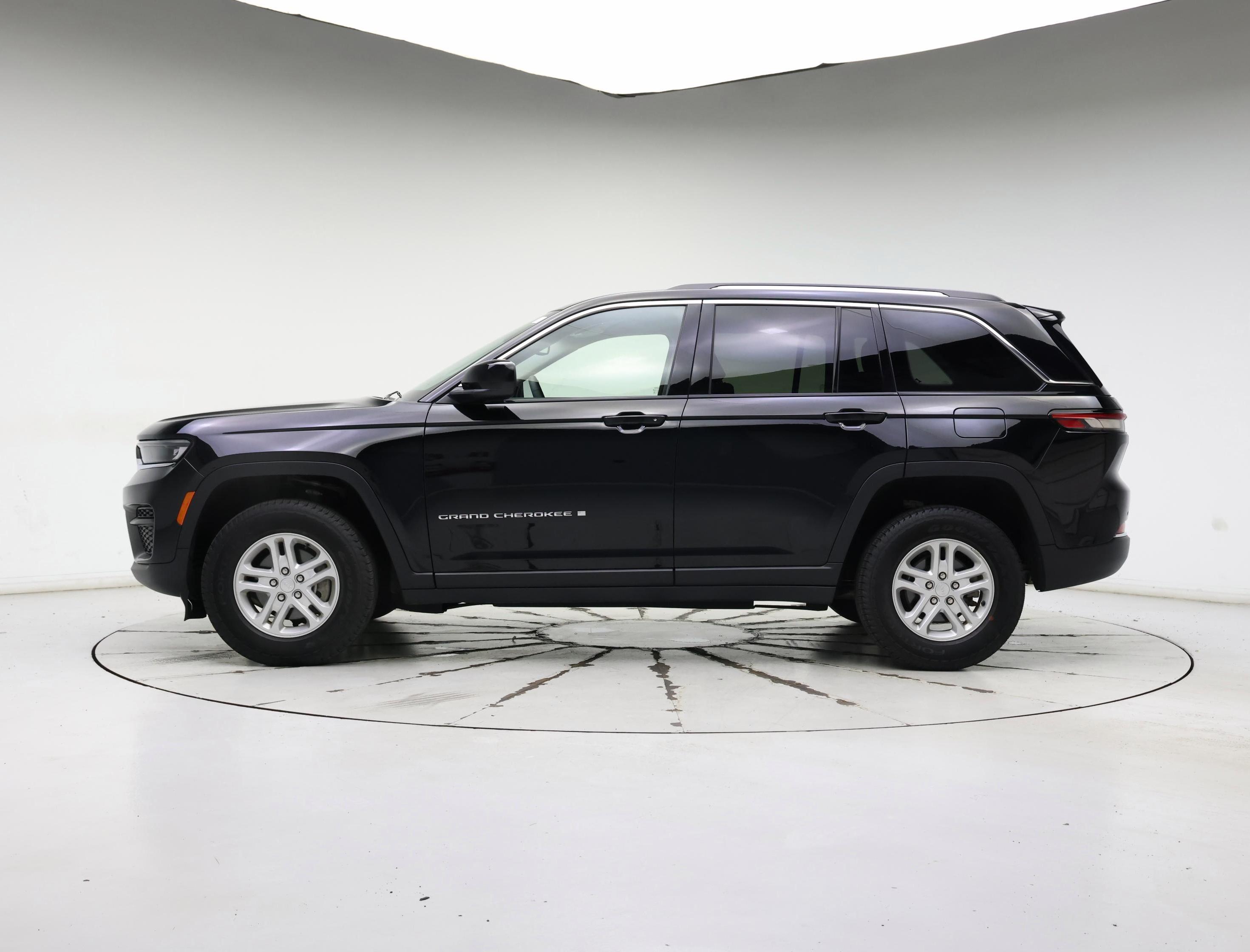Thumbnail: 2023 Jeep Grand Cherokee - 3