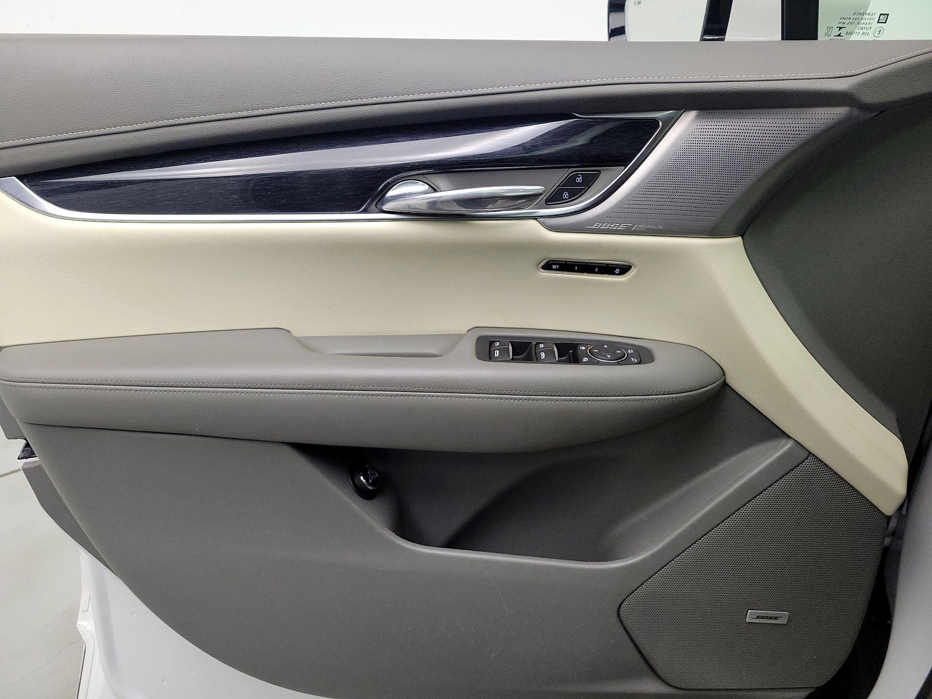 Thumbnail: 2023 Cadillac XT6 - 12