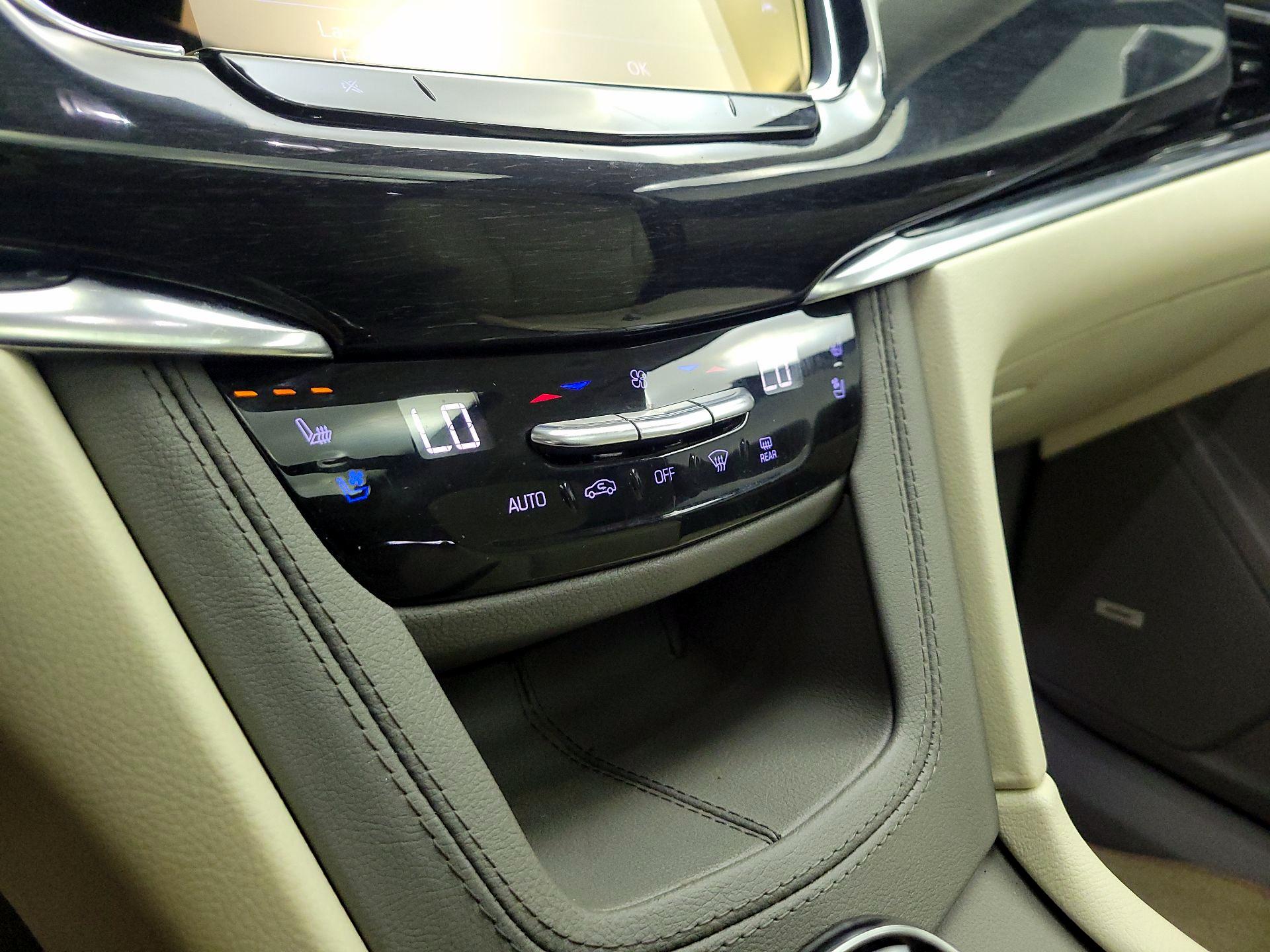 Thumbnail: 2023 Cadillac XT6 - 15
