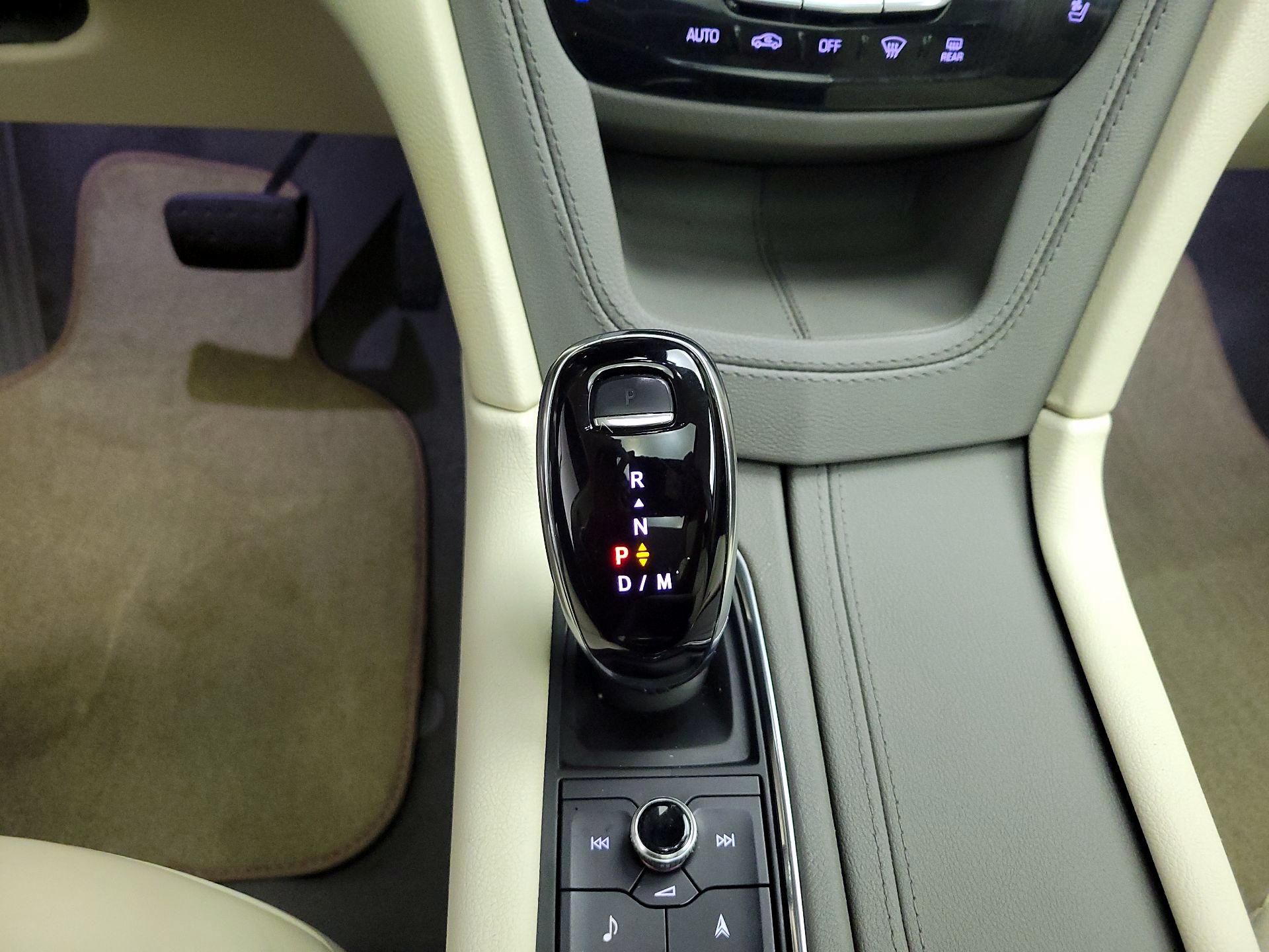 Thumbnail: 2023 Cadillac XT6 - 16