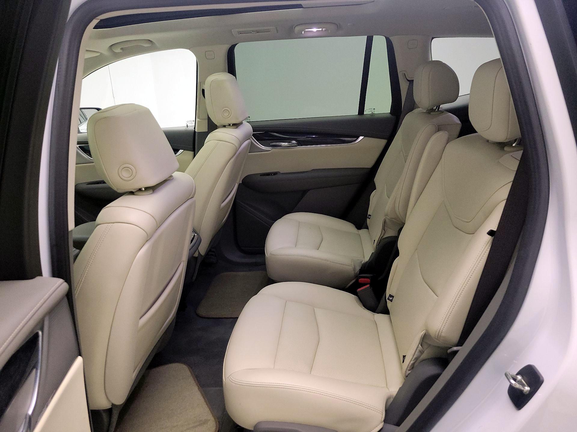 Thumbnail: 2023 Cadillac XT6 - 17