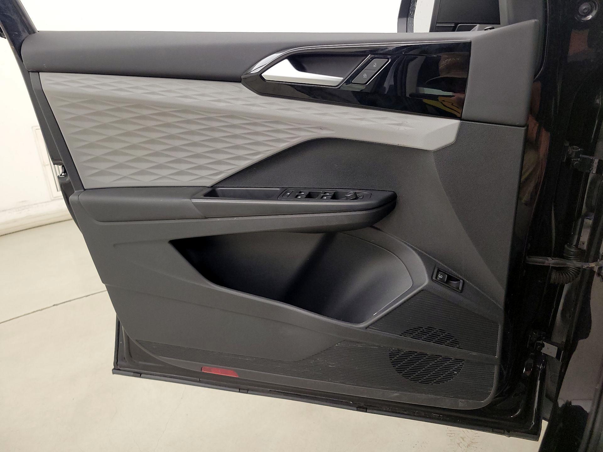 Thumbnail: 2022 Volkswagen Taos - 12