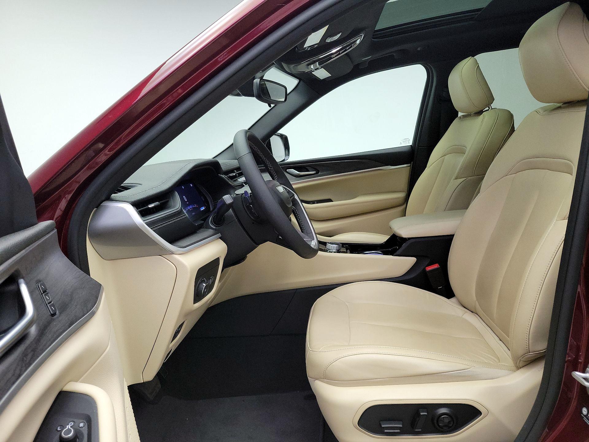 Thumbnail: 2023 Jeep Grand Cherokee - 11