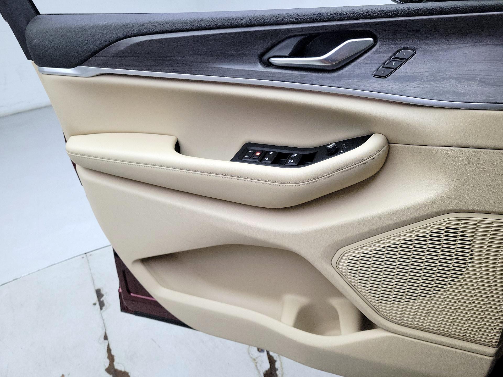 Thumbnail: 2023 Jeep Grand Cherokee - 12
