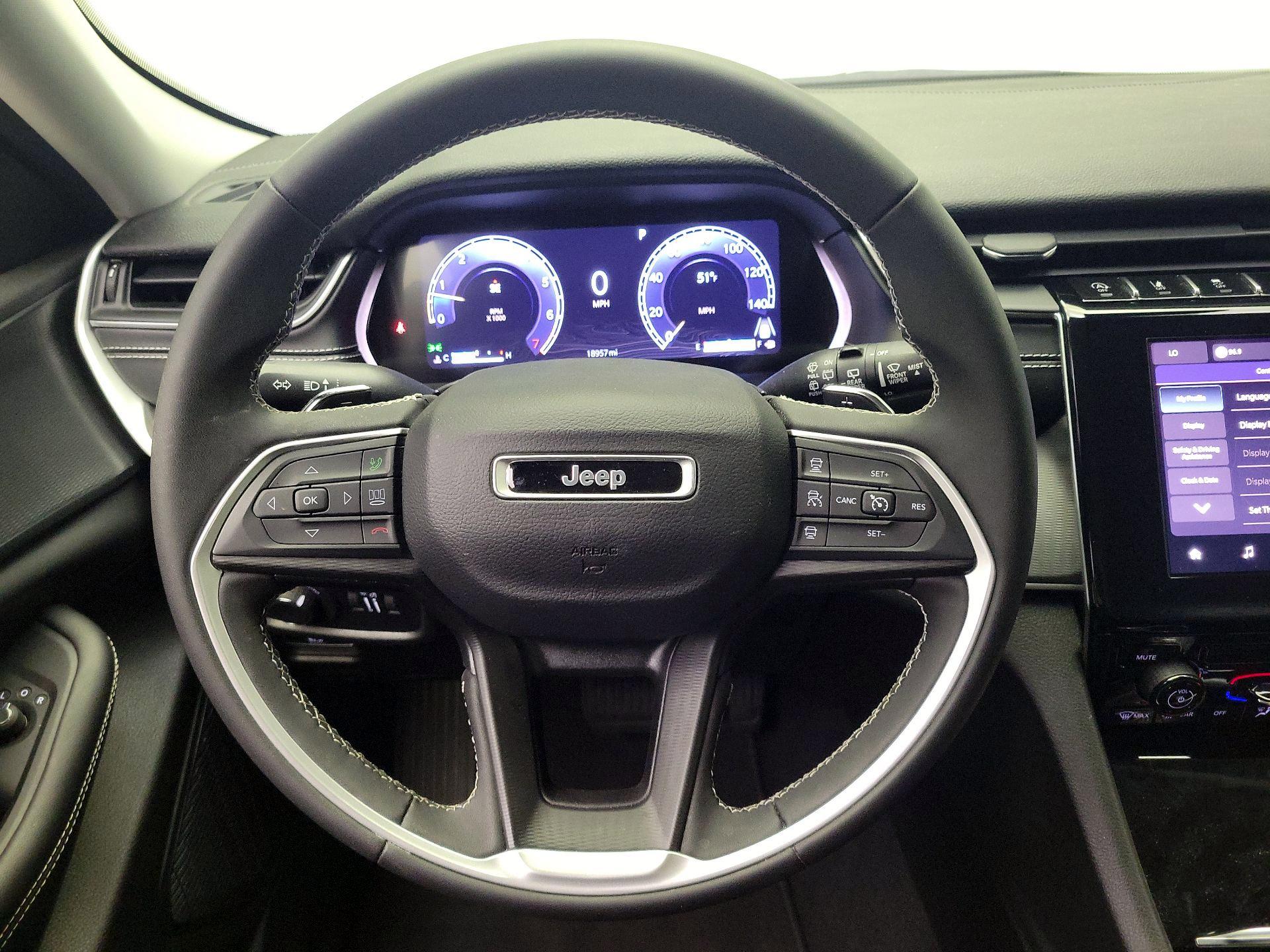 Thumbnail: 2023 Jeep Grand Cherokee - 10
