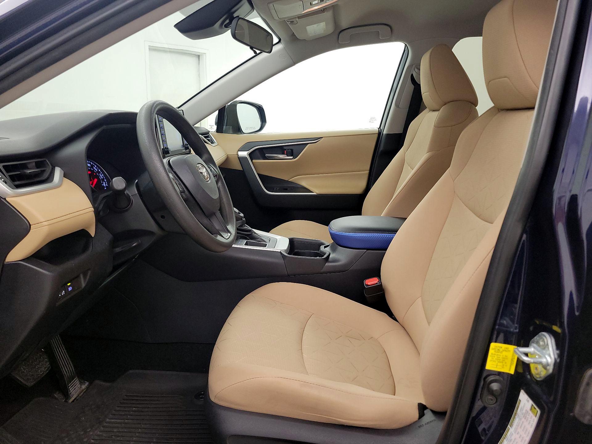 Thumbnail: 2021 Toyota RAV4 - 11