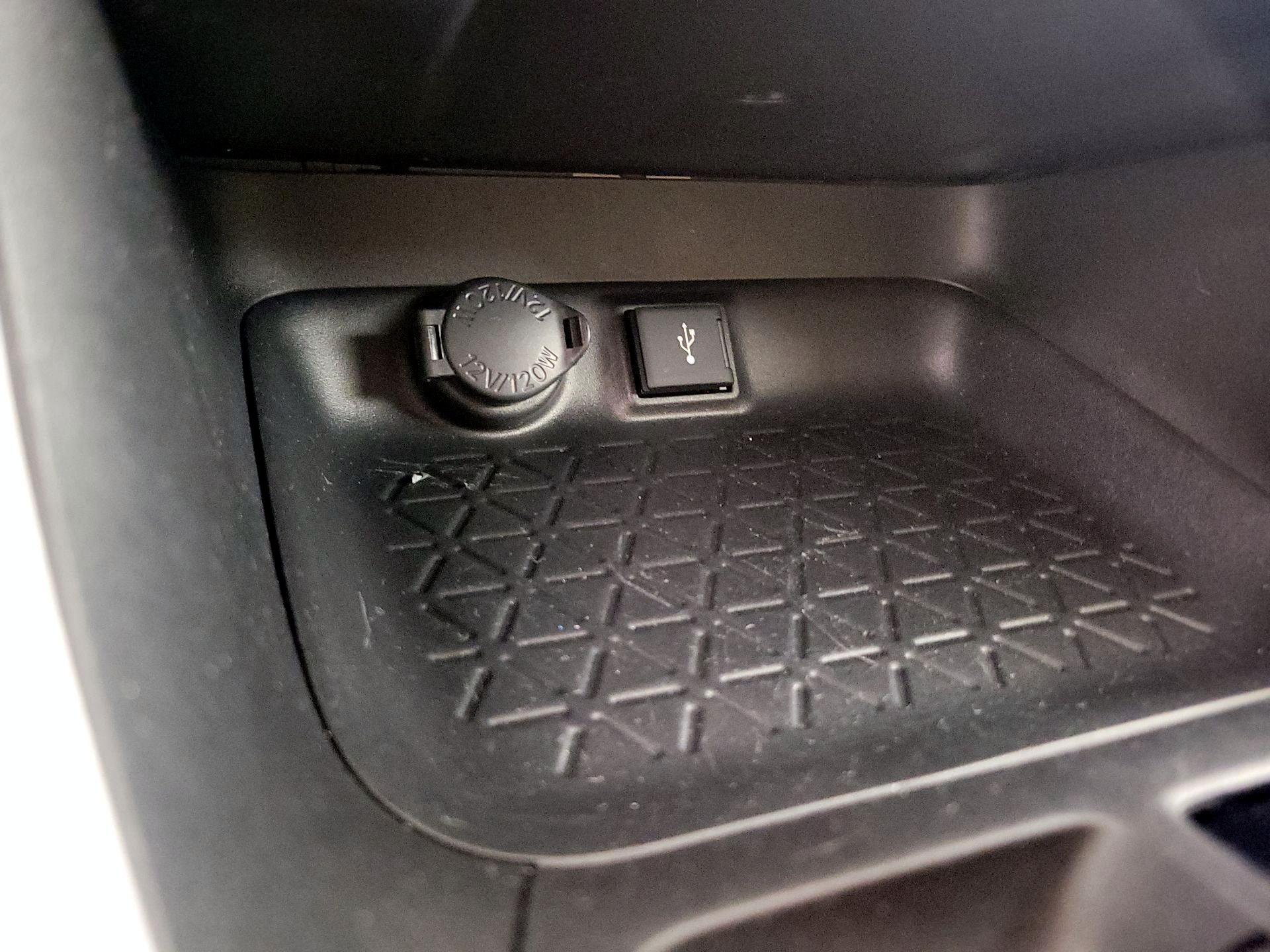 Thumbnail: 2021 Toyota RAV4 - 18