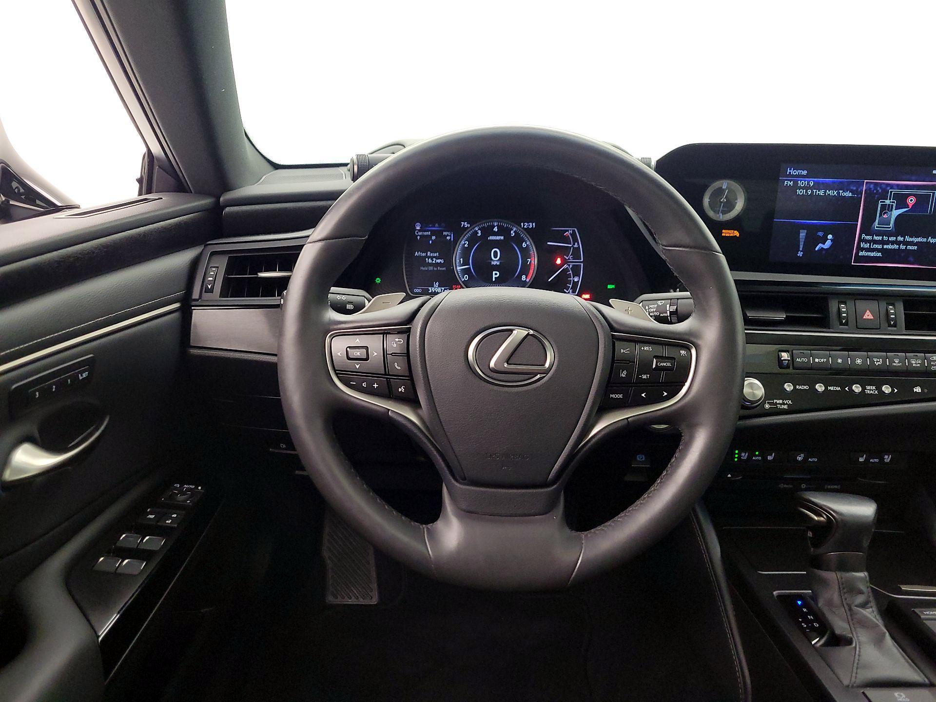 Thumbnail: 2022 Lexus ES - 10