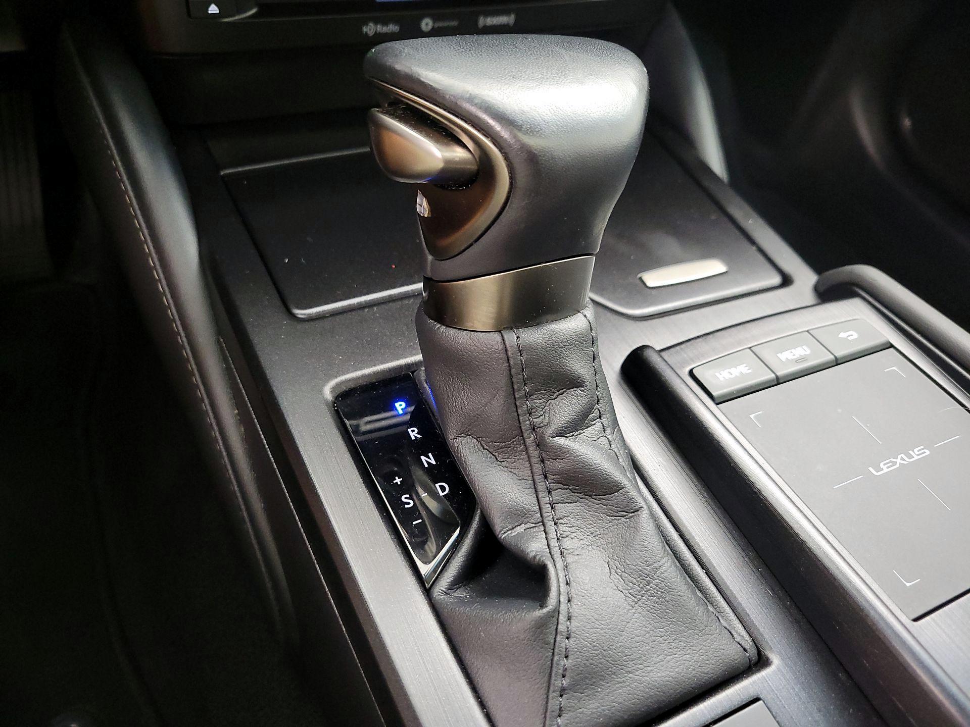 Thumbnail: 2022 Lexus ES - 17