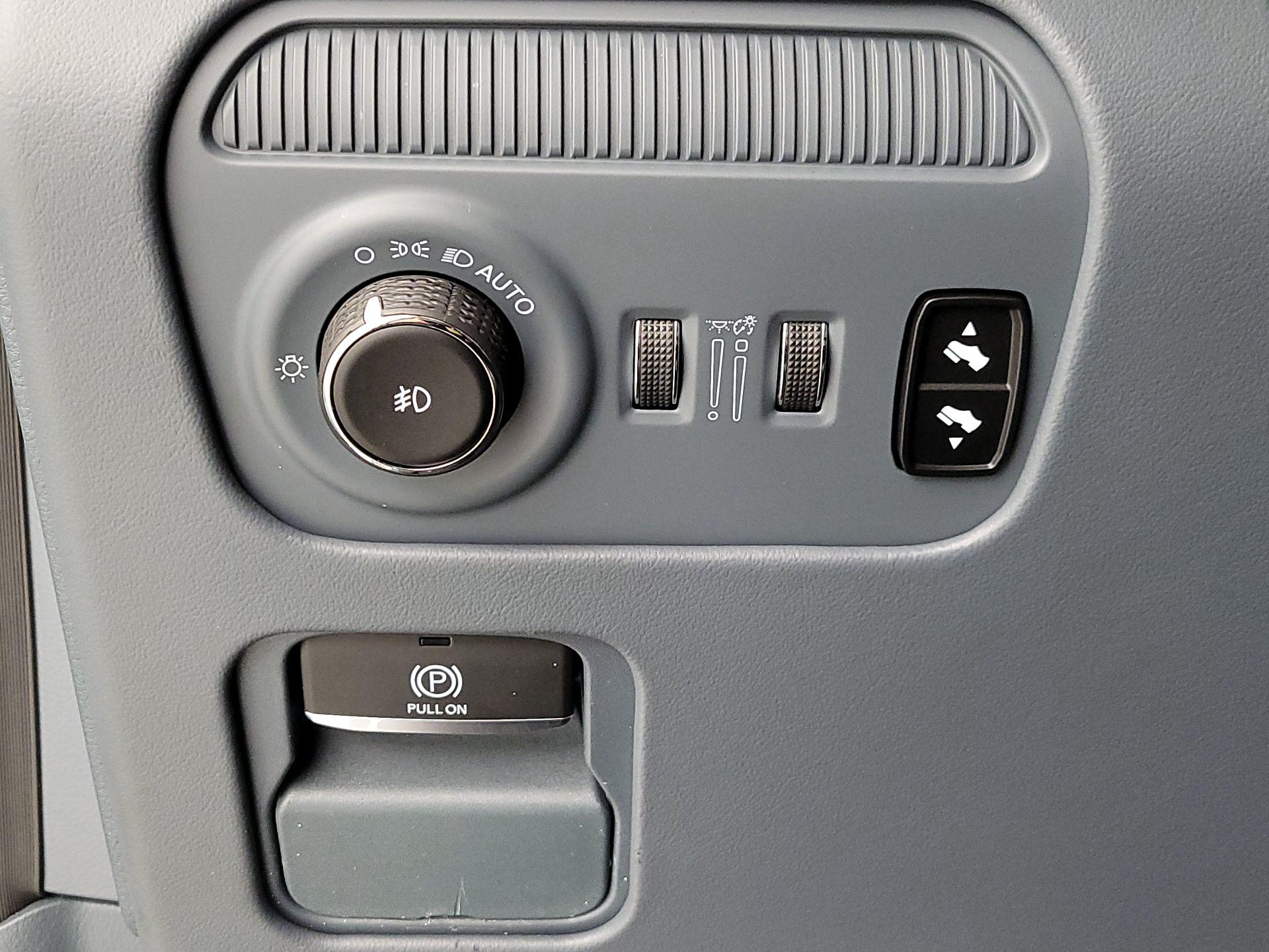 Thumbnail: 2022 Jeep Grand Wagoneer - 13