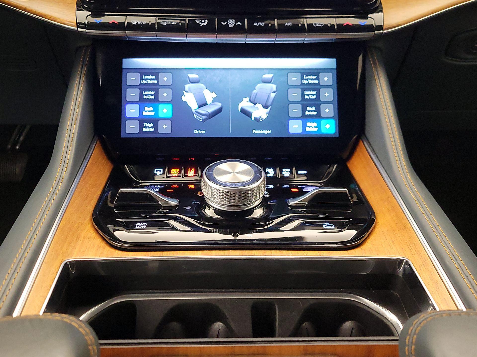 Thumbnail: 2022 Jeep Grand Wagoneer - 18