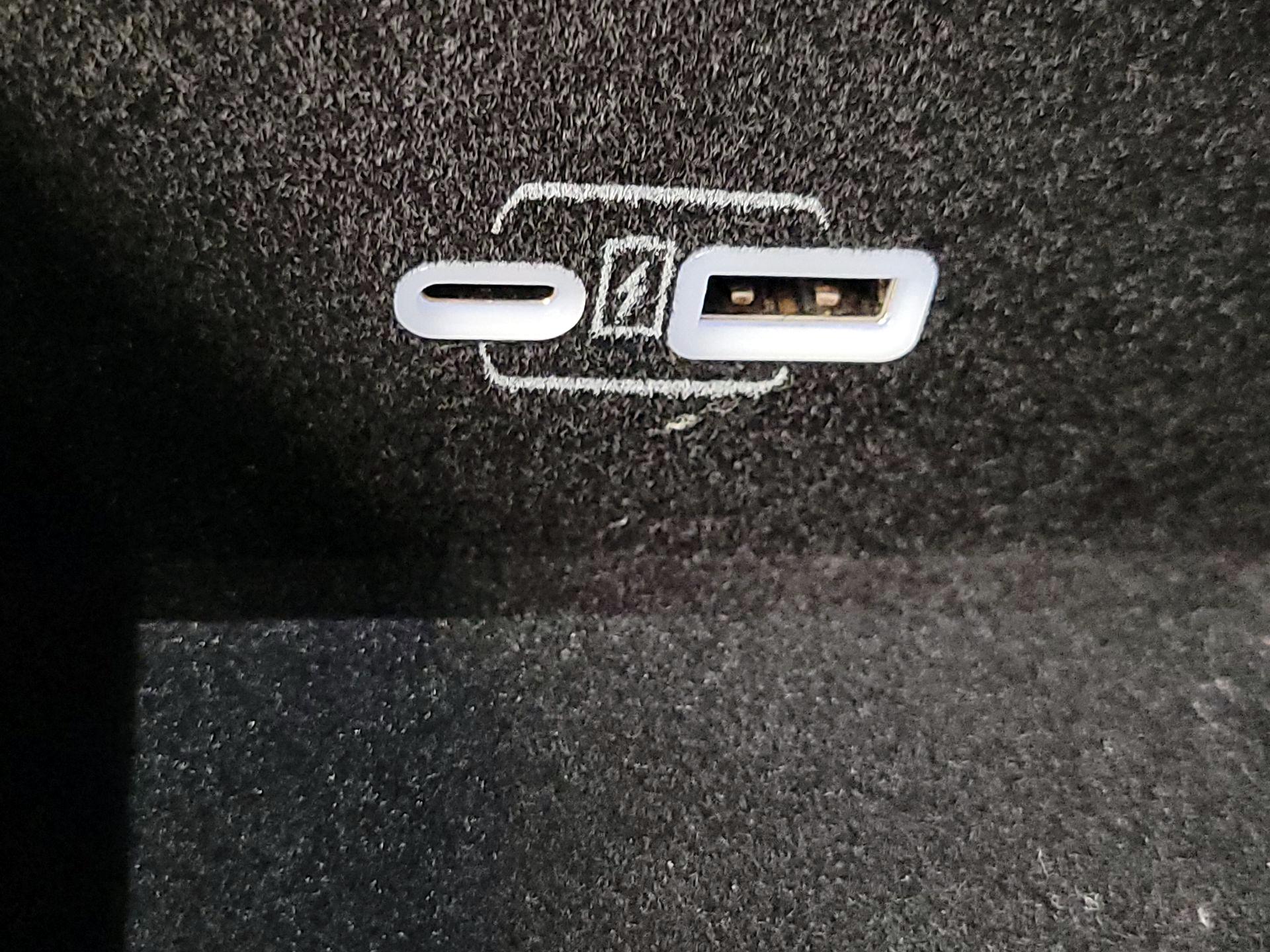 Thumbnail: 2022 Jeep Grand Wagoneer - 19