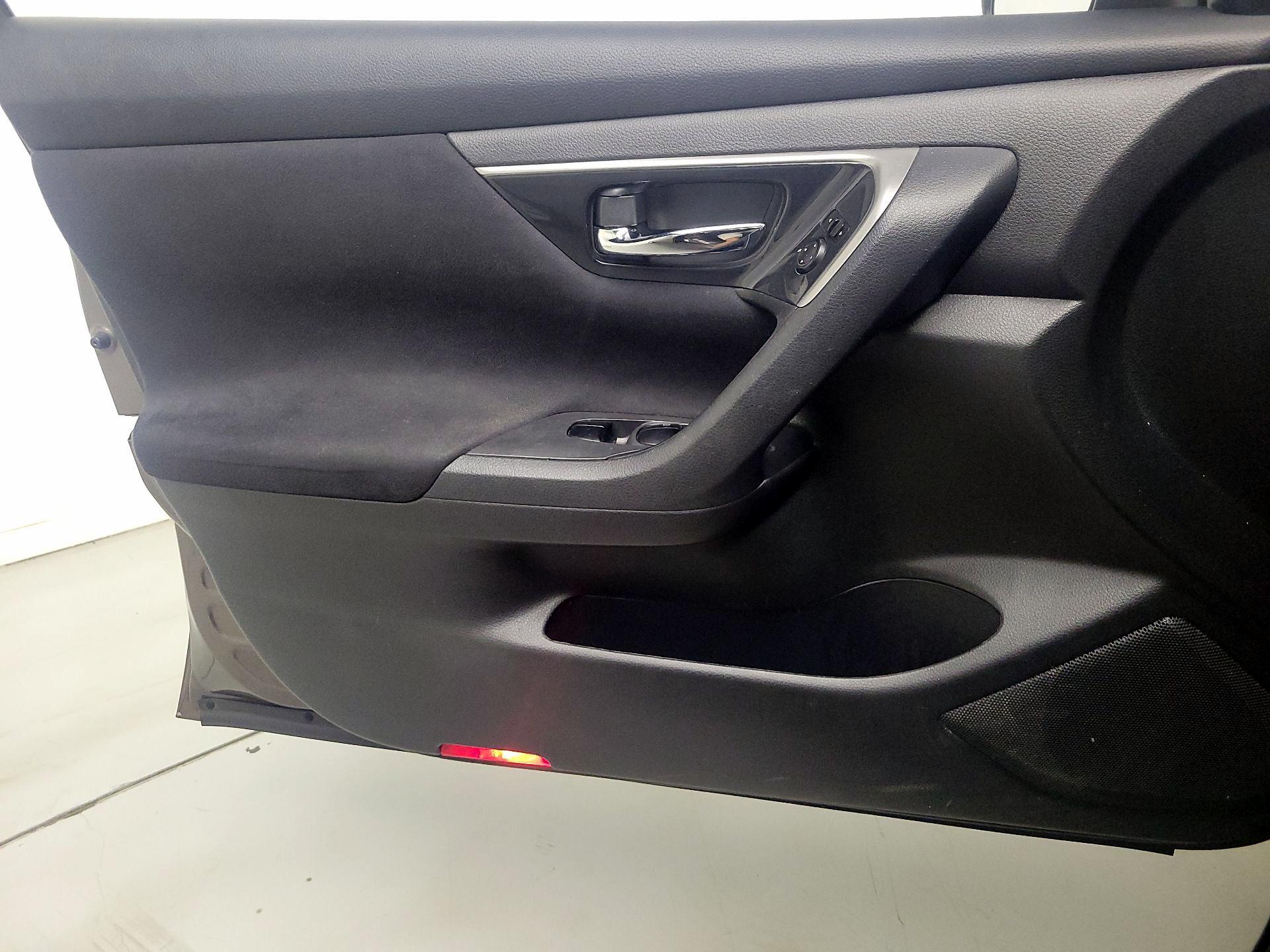 Thumbnail: 2014 Nissan Altima - 12