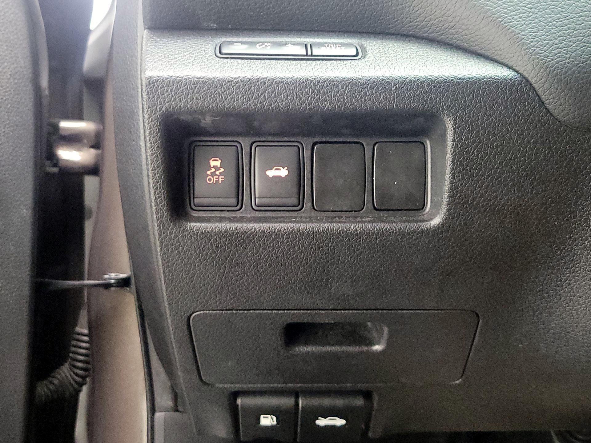 Thumbnail: 2014 Nissan Altima - 13