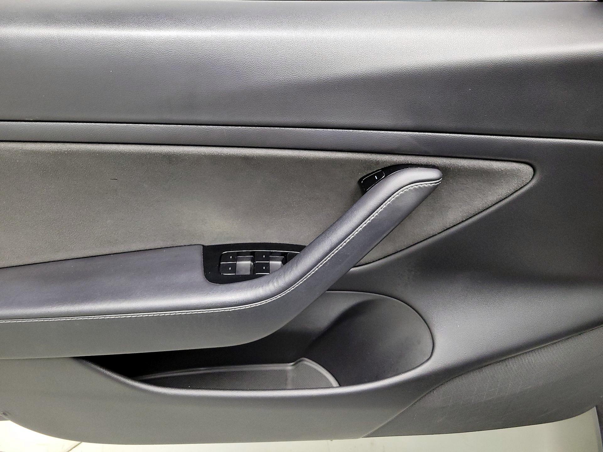 Thumbnail: 2020 Tesla Model 3 - 12