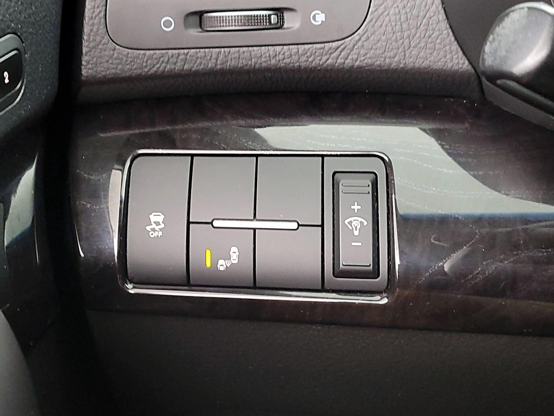 Thumbnail: 2015 Kia Sorento - 13