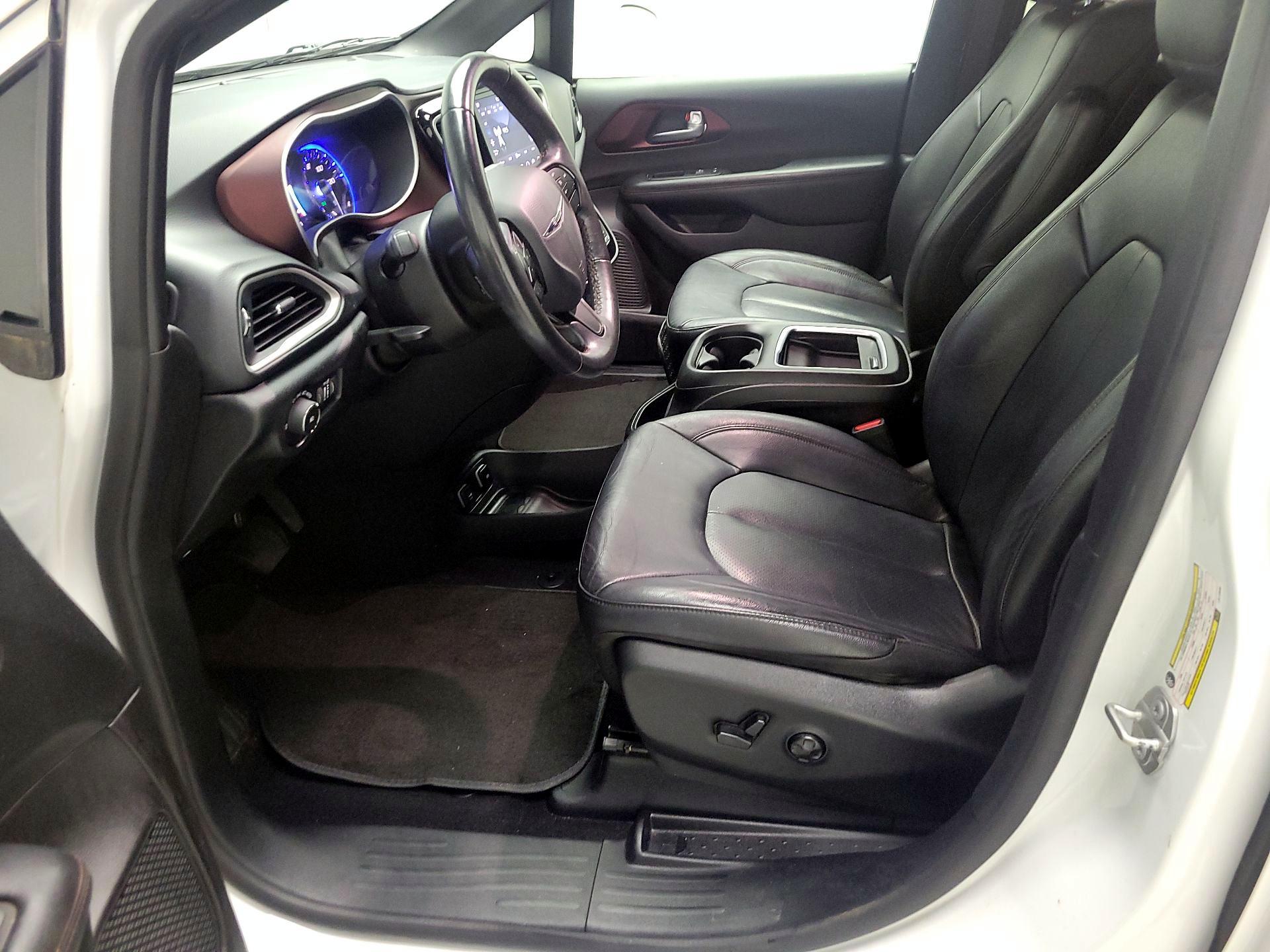 Thumbnail: 2020 Chrysler Pacifica - 11