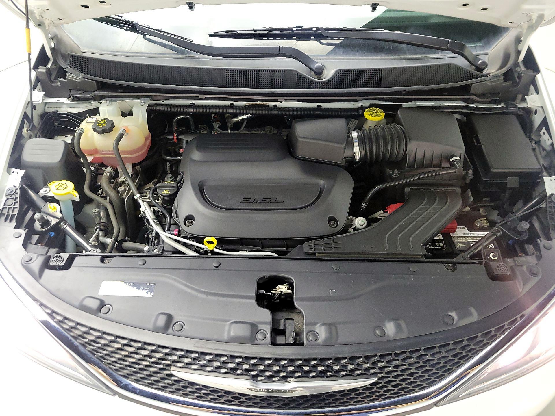 Thumbnail: 2020 Chrysler Pacifica - 17
