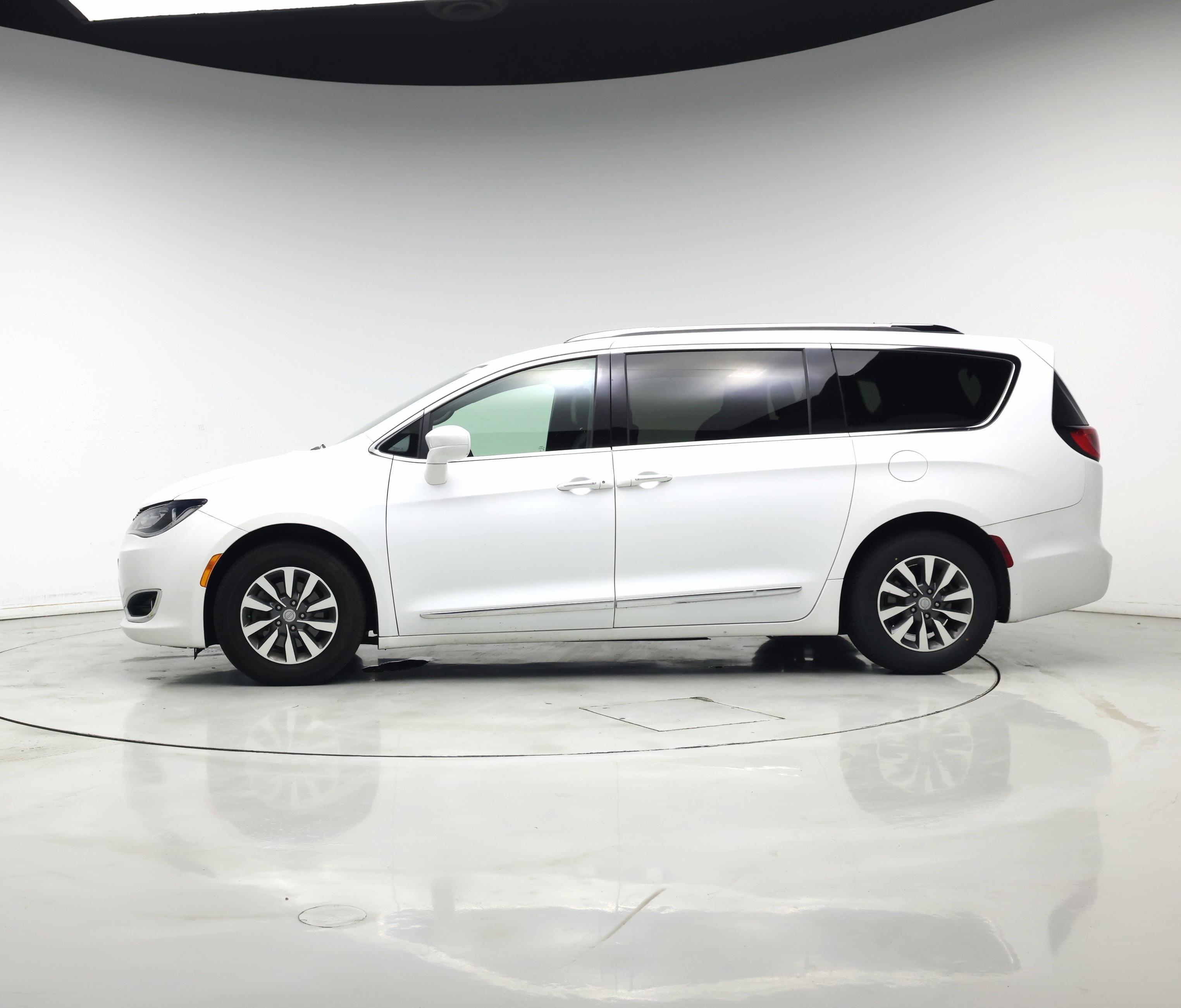 Thumbnail: 2020 Chrysler Pacifica - 3