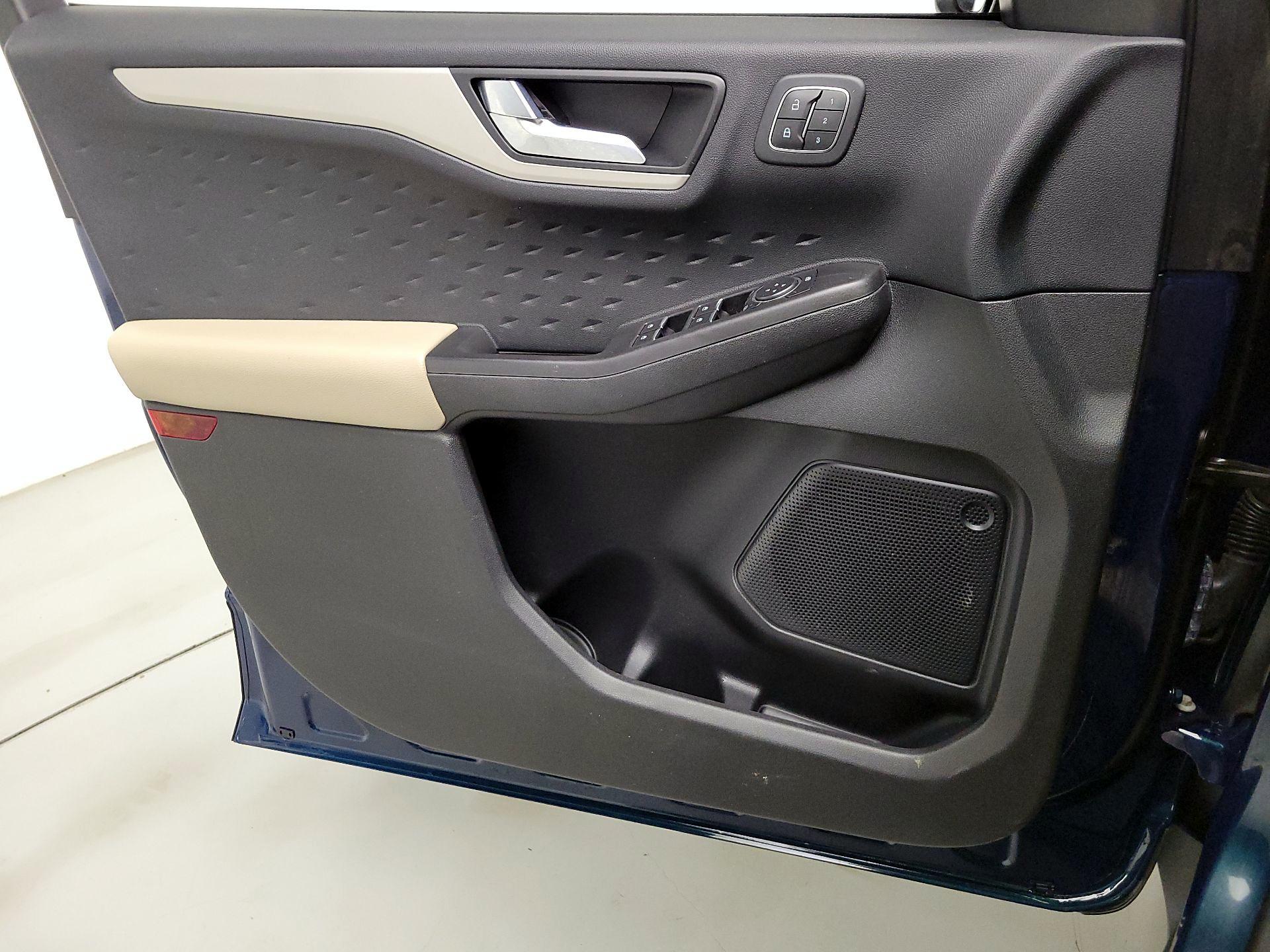 Thumbnail: 2020 Ford Escape - 12