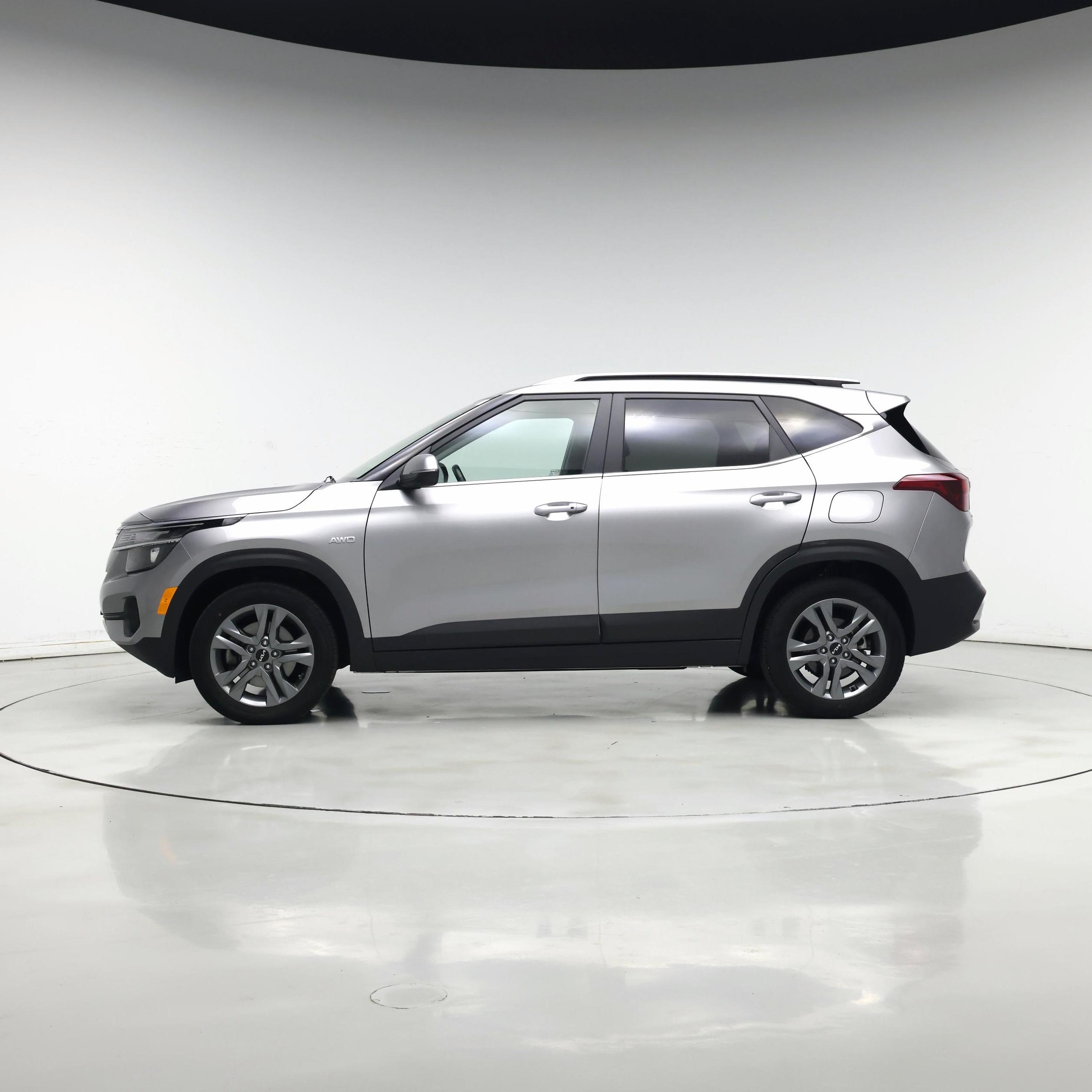 Thumbnail: 2022 Kia Seltos - 3