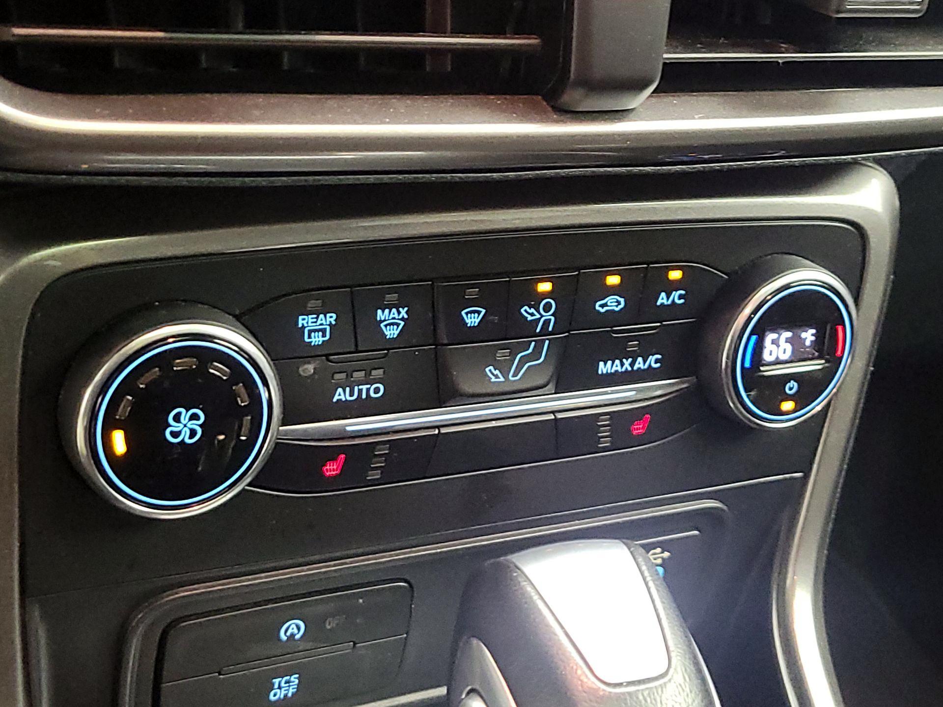 Thumbnail: 2019 Ford EcoSport - 16