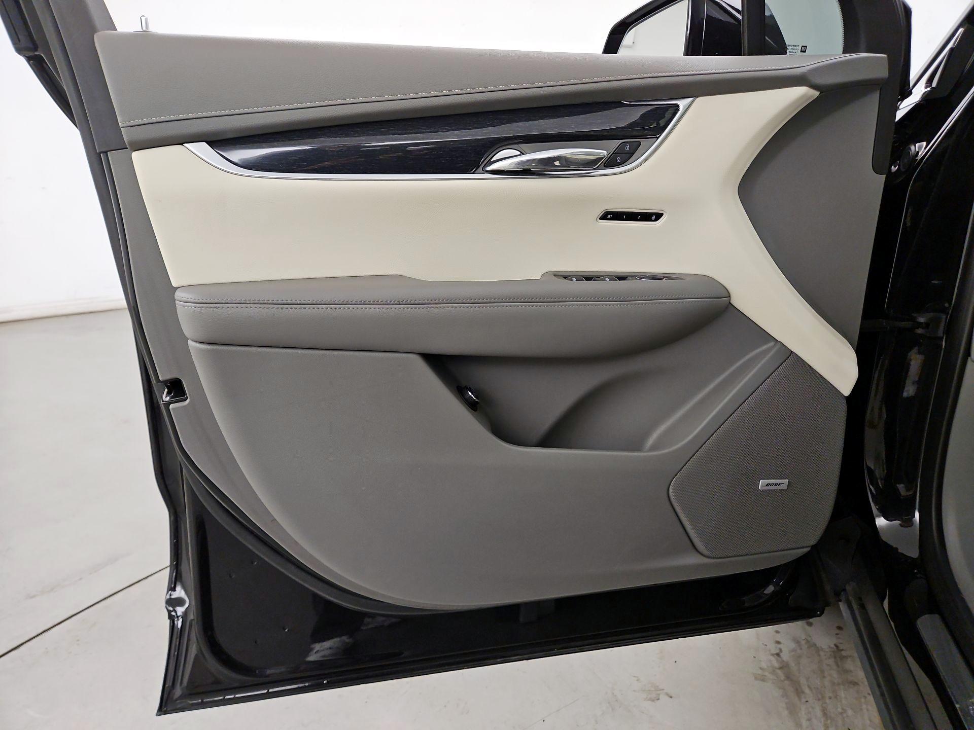 Thumbnail: 2022 Cadillac XT6 - 12