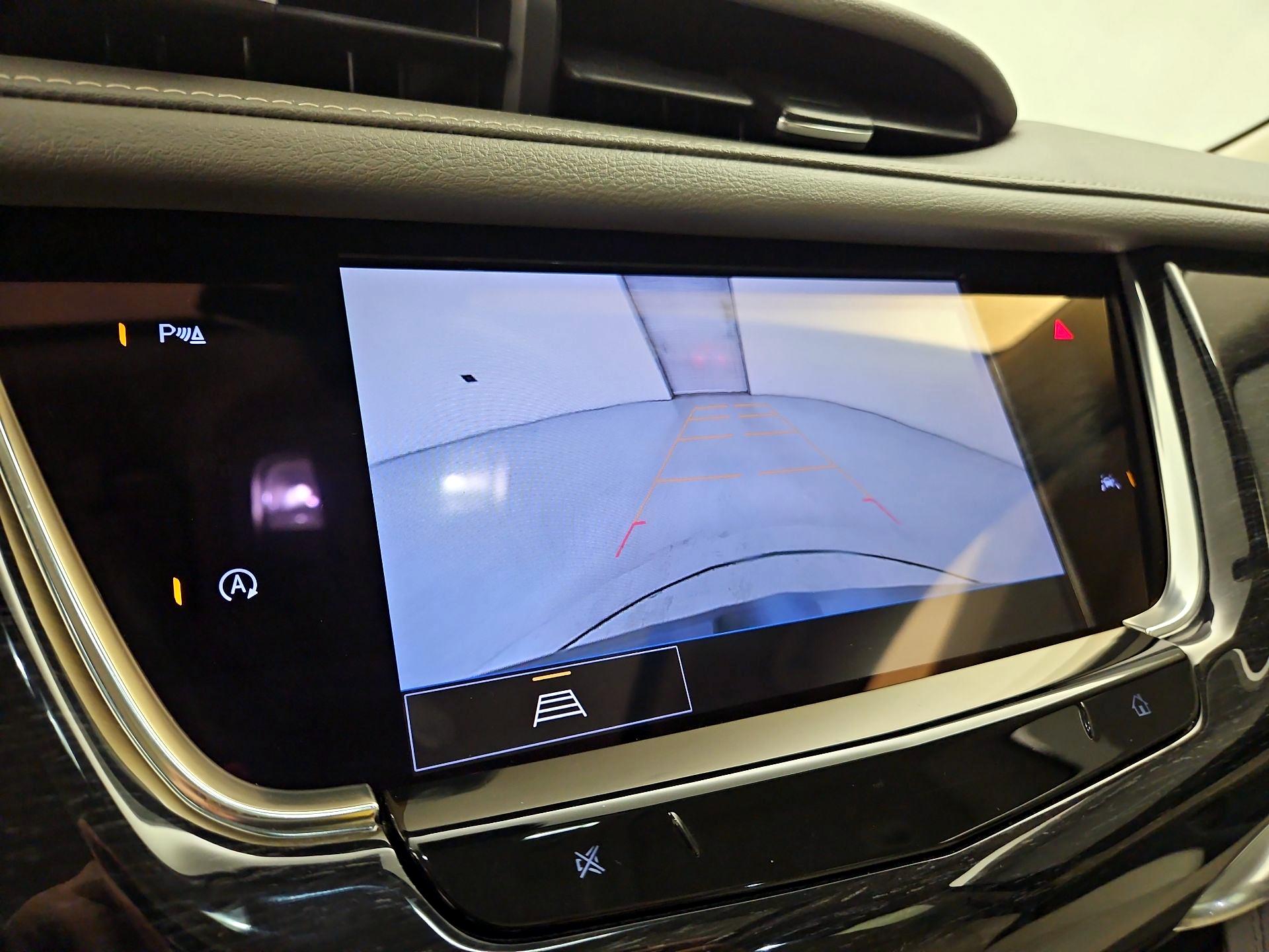 Thumbnail: 2022 Cadillac XT6 - 14