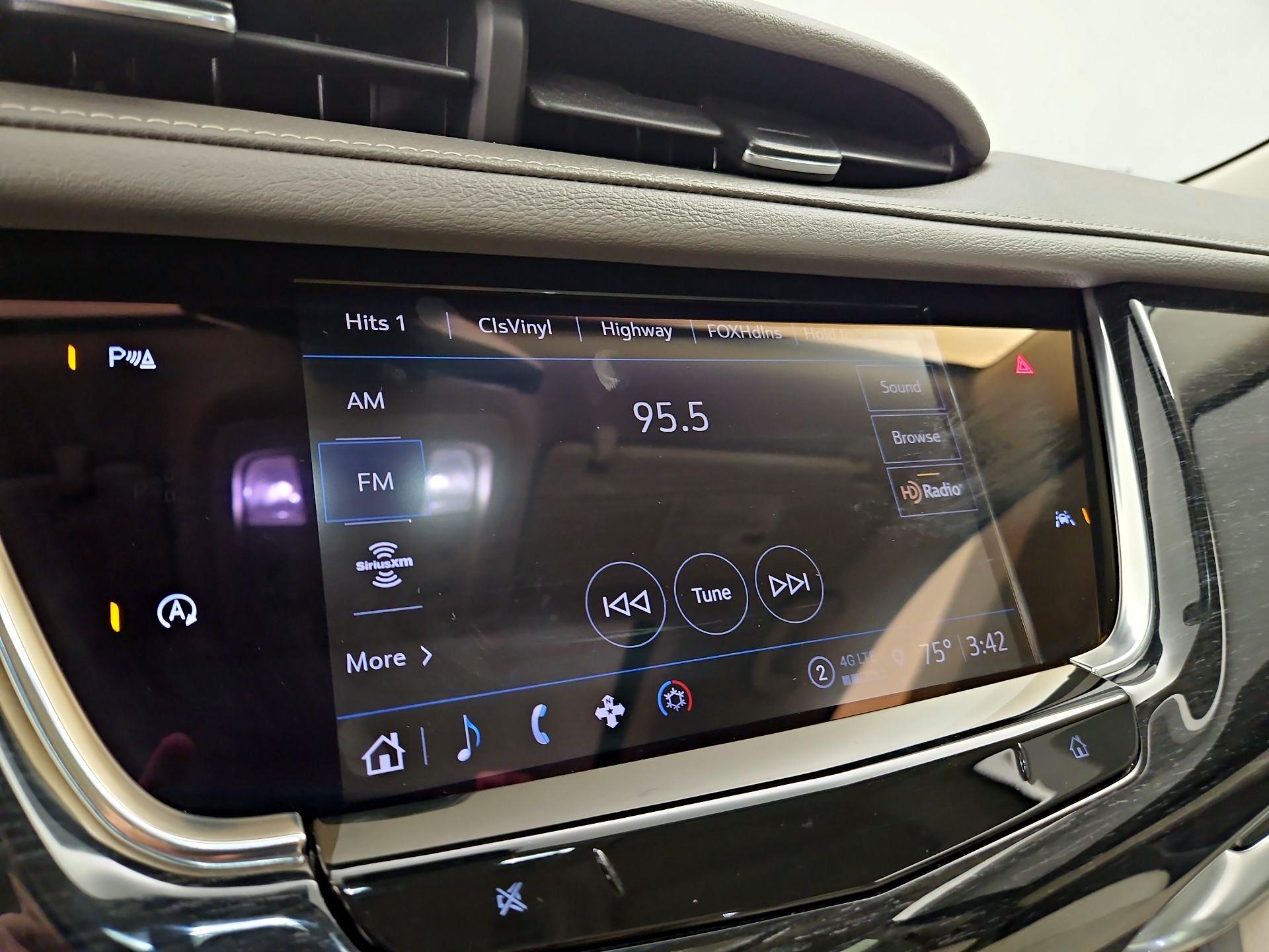Thumbnail: 2022 Cadillac XT6 - 15