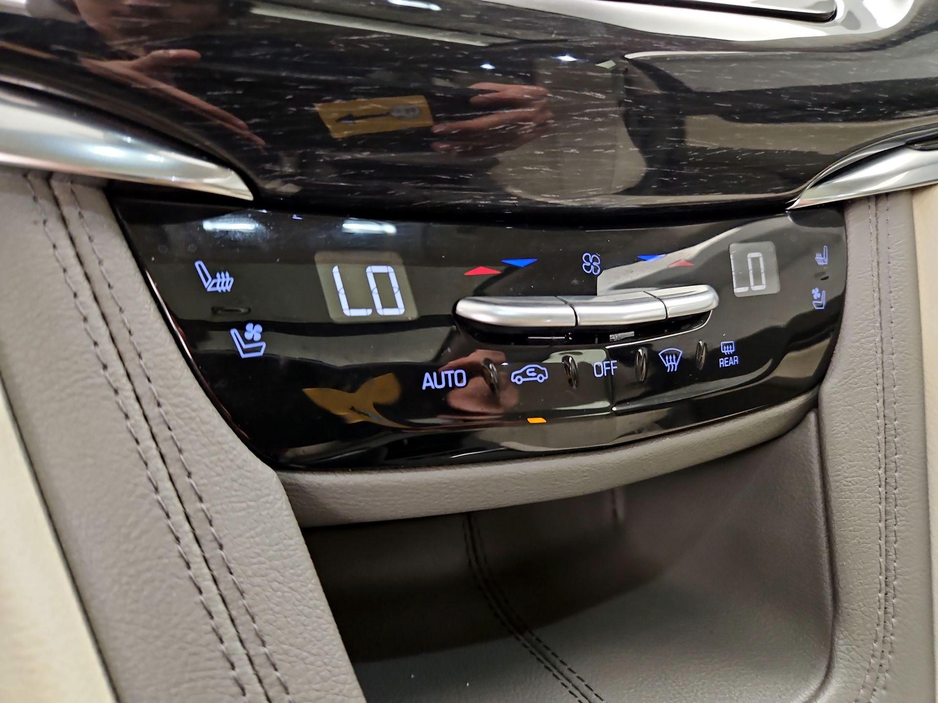 Thumbnail: 2022 Cadillac XT6 - 16