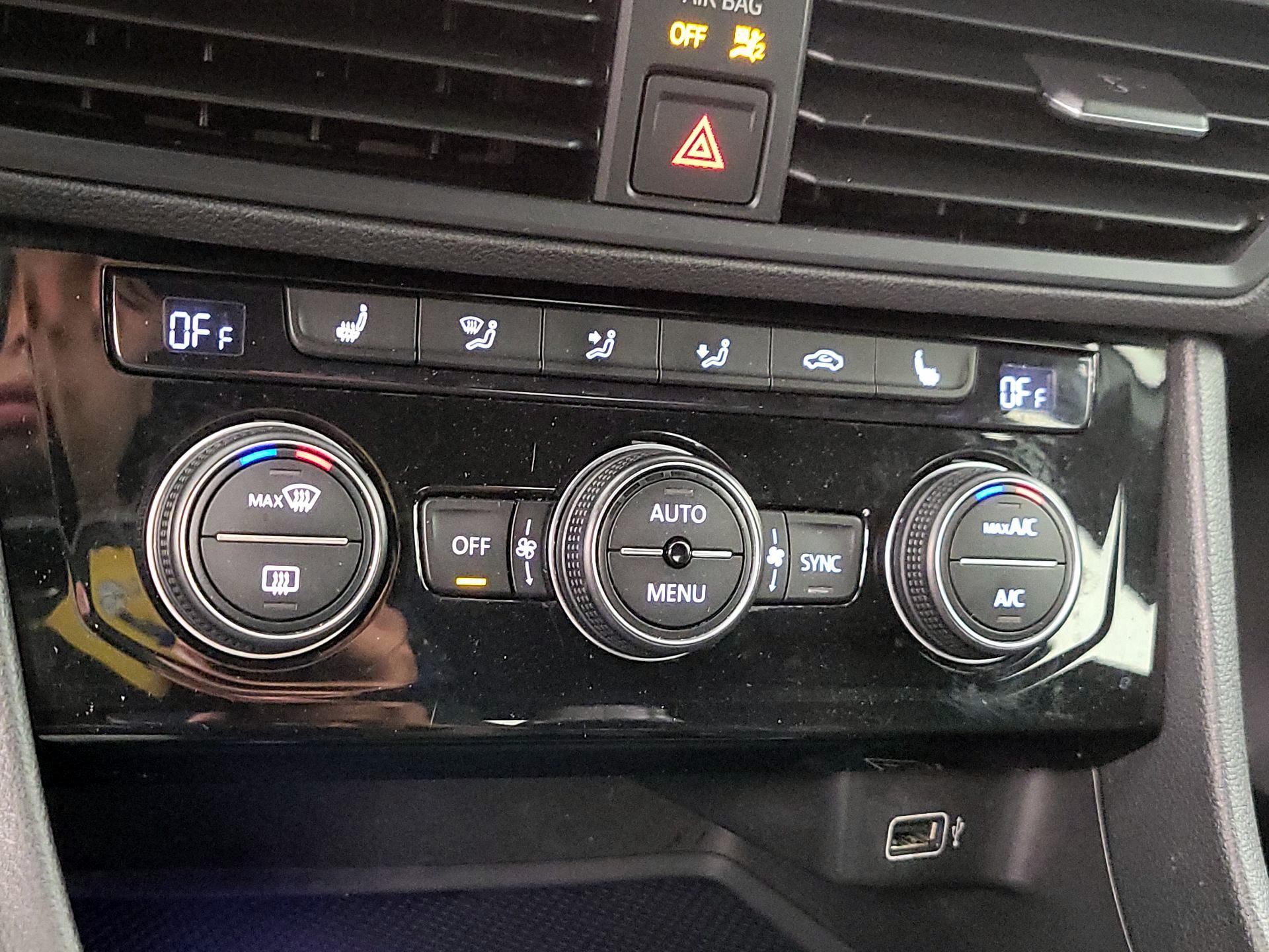 Thumbnail: 2019 Volkswagen Jetta - 16