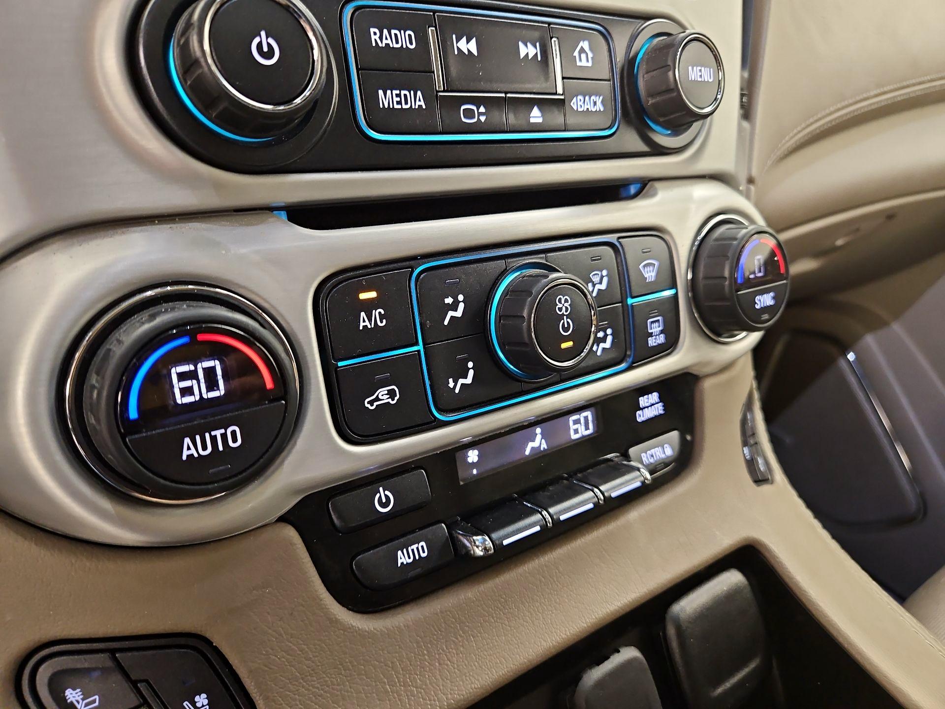 Thumbnail: 2019 GMC Yukon XL - 17