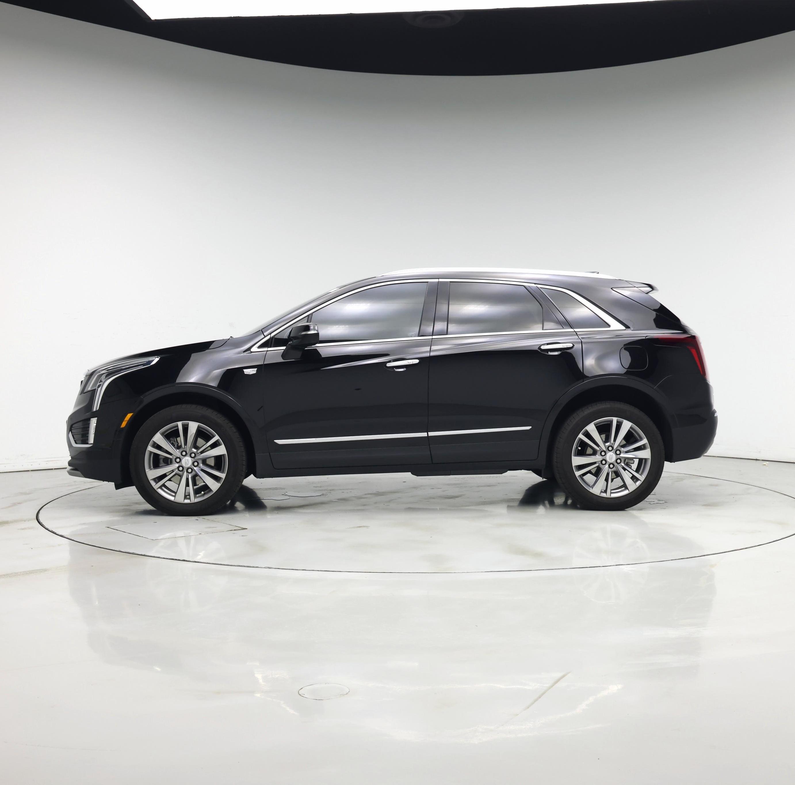 Thumbnail: 2024 Cadillac XT5 - 3