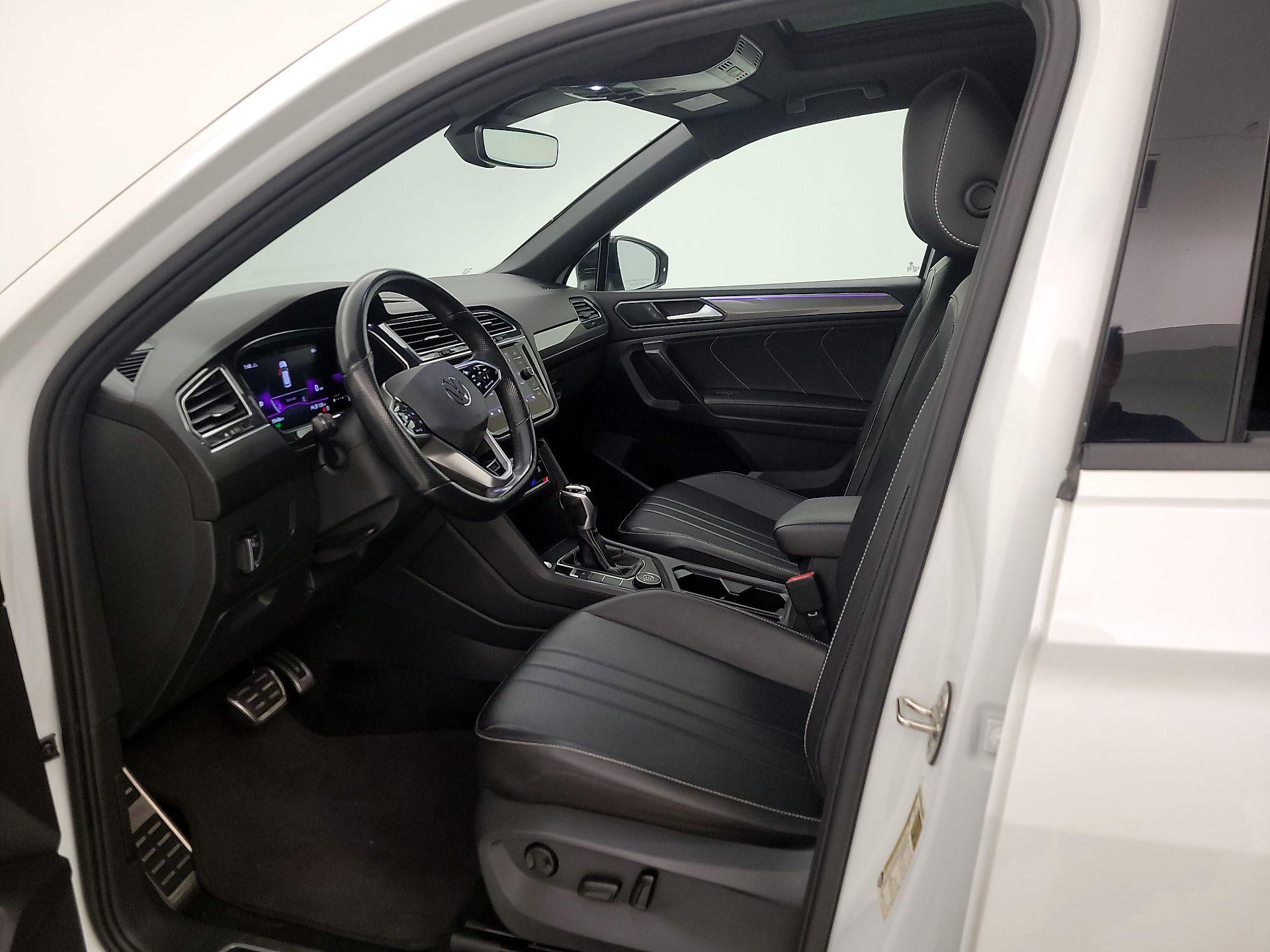 Thumbnail: 2022 Volkswagen Tiguan - 11