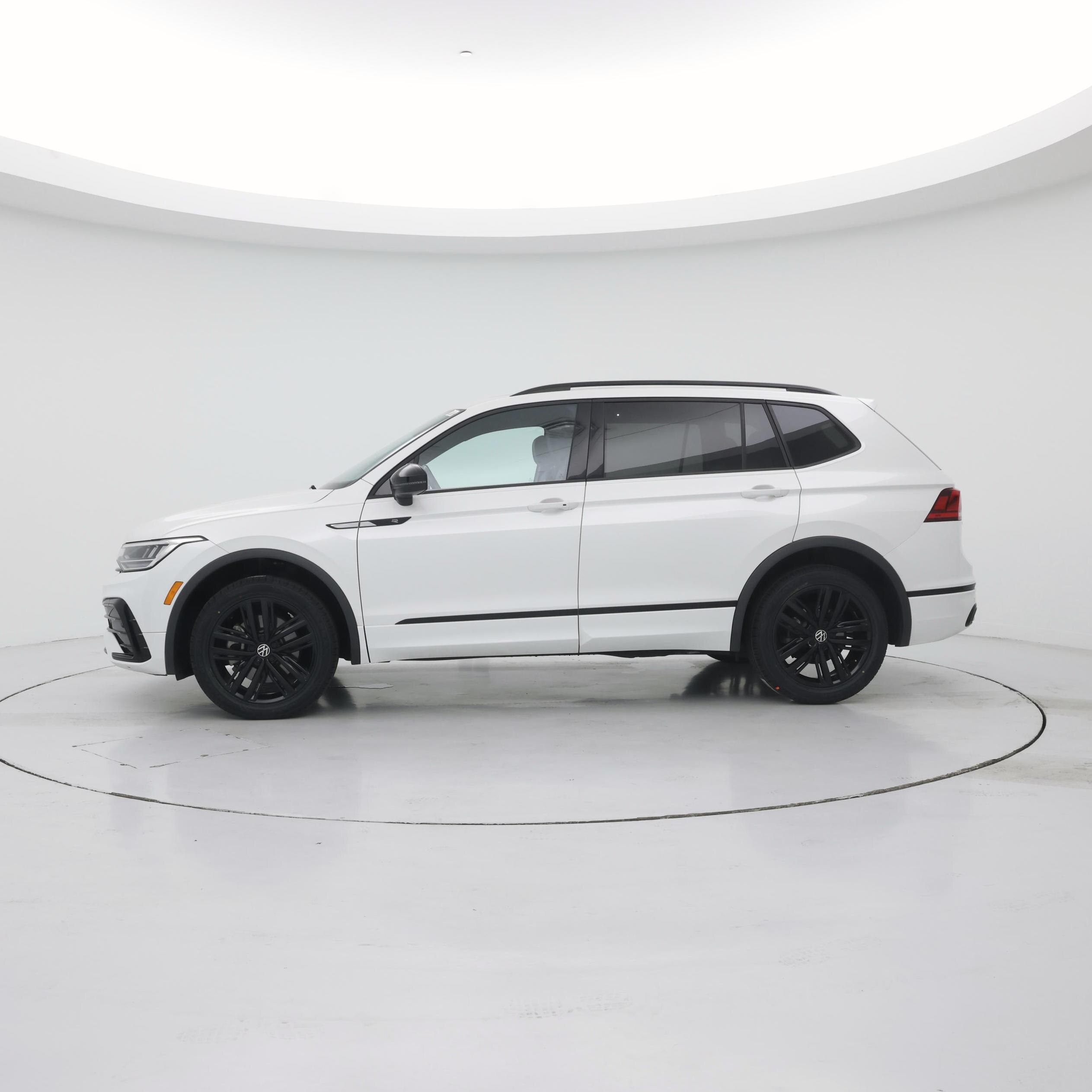 Thumbnail: 2022 Volkswagen Tiguan - 3