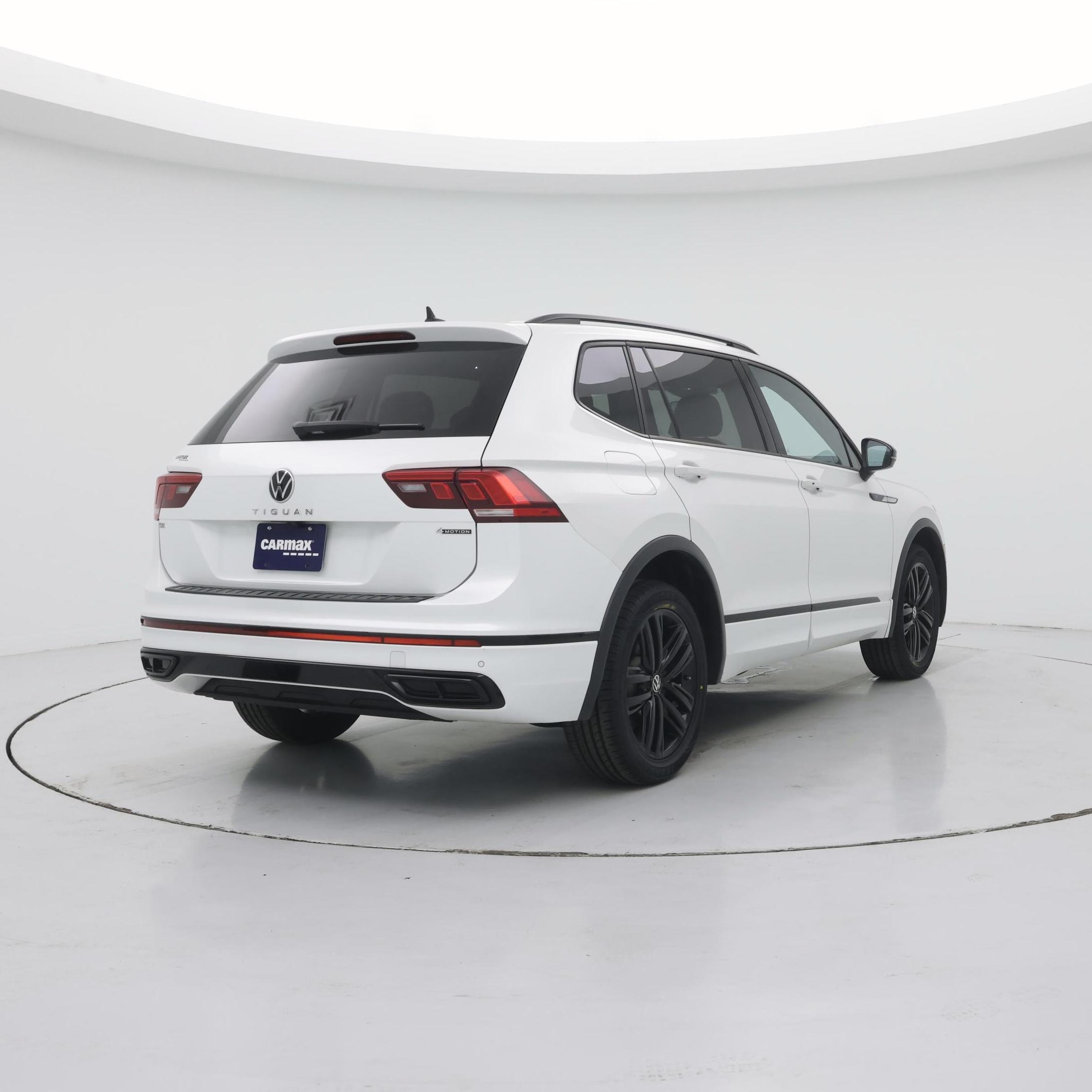 Thumbnail: 2022 Volkswagen Tiguan - 8