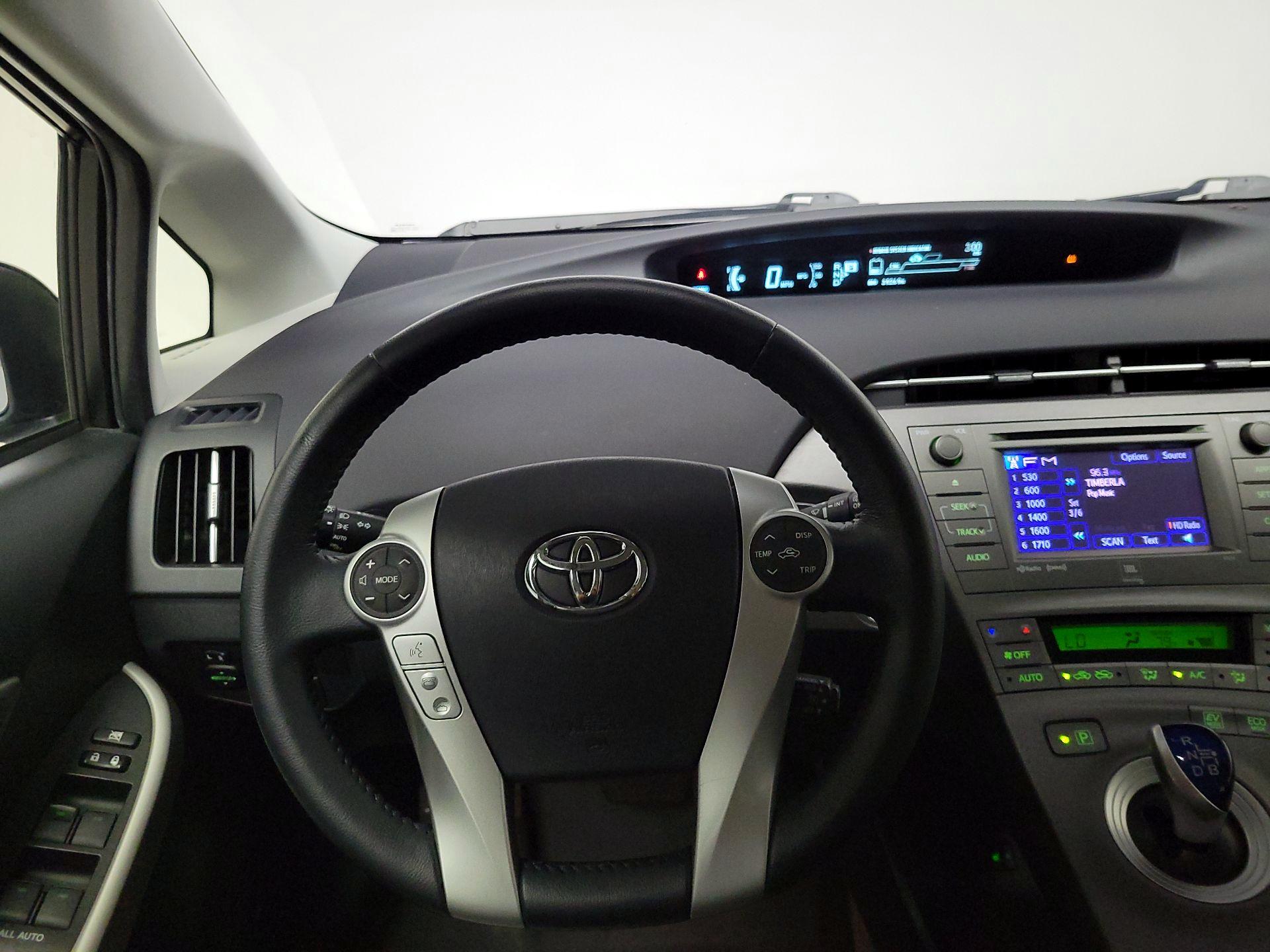 Thumbnail: 2014 Toyota Prius - 10