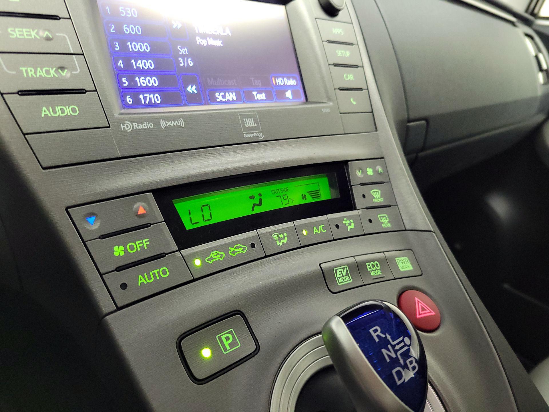 Thumbnail: 2014 Toyota Prius - 16