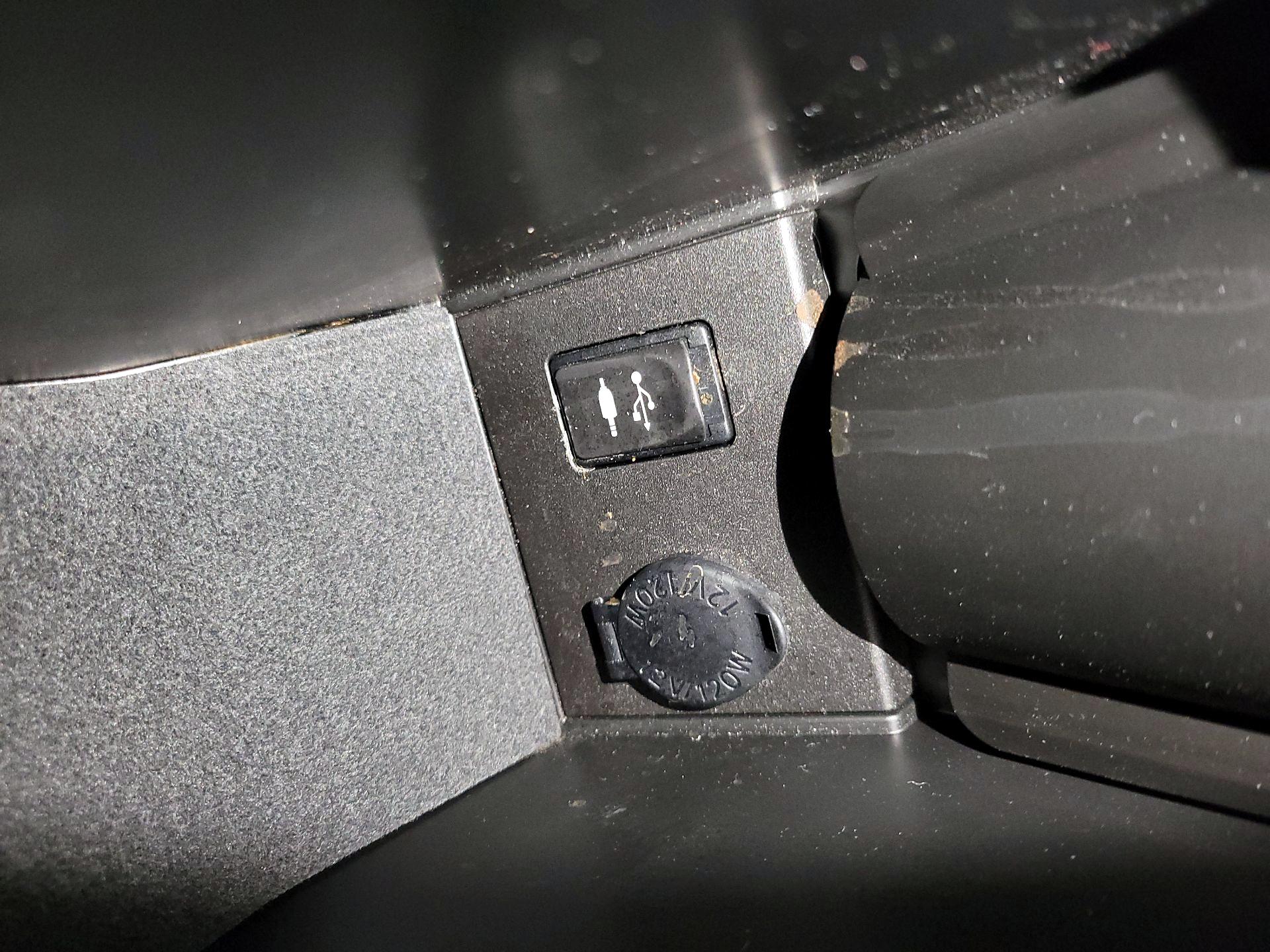Thumbnail: 2014 Toyota Prius - 18