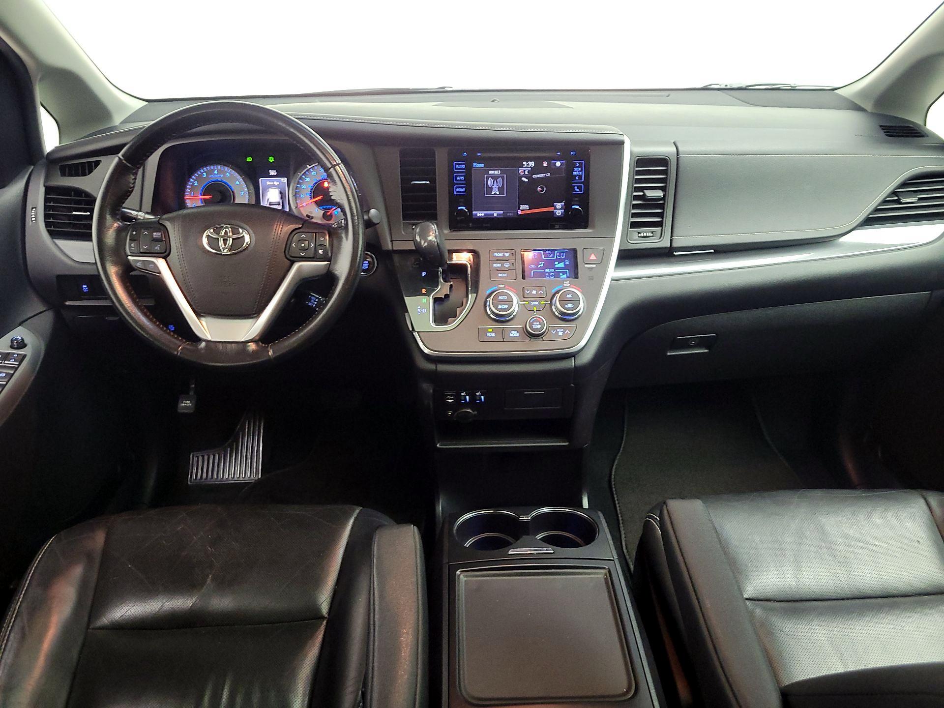 Thumbnail: 2016 Toyota Sienna - 9