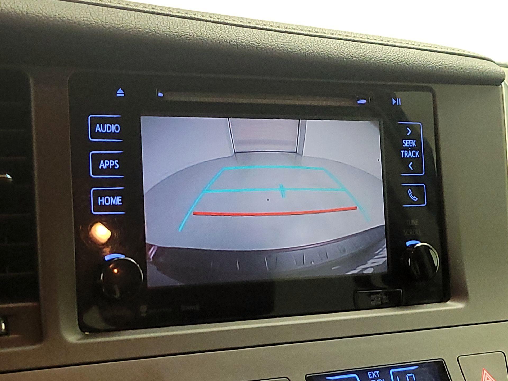 Thumbnail: 2016 Toyota Sienna - 15