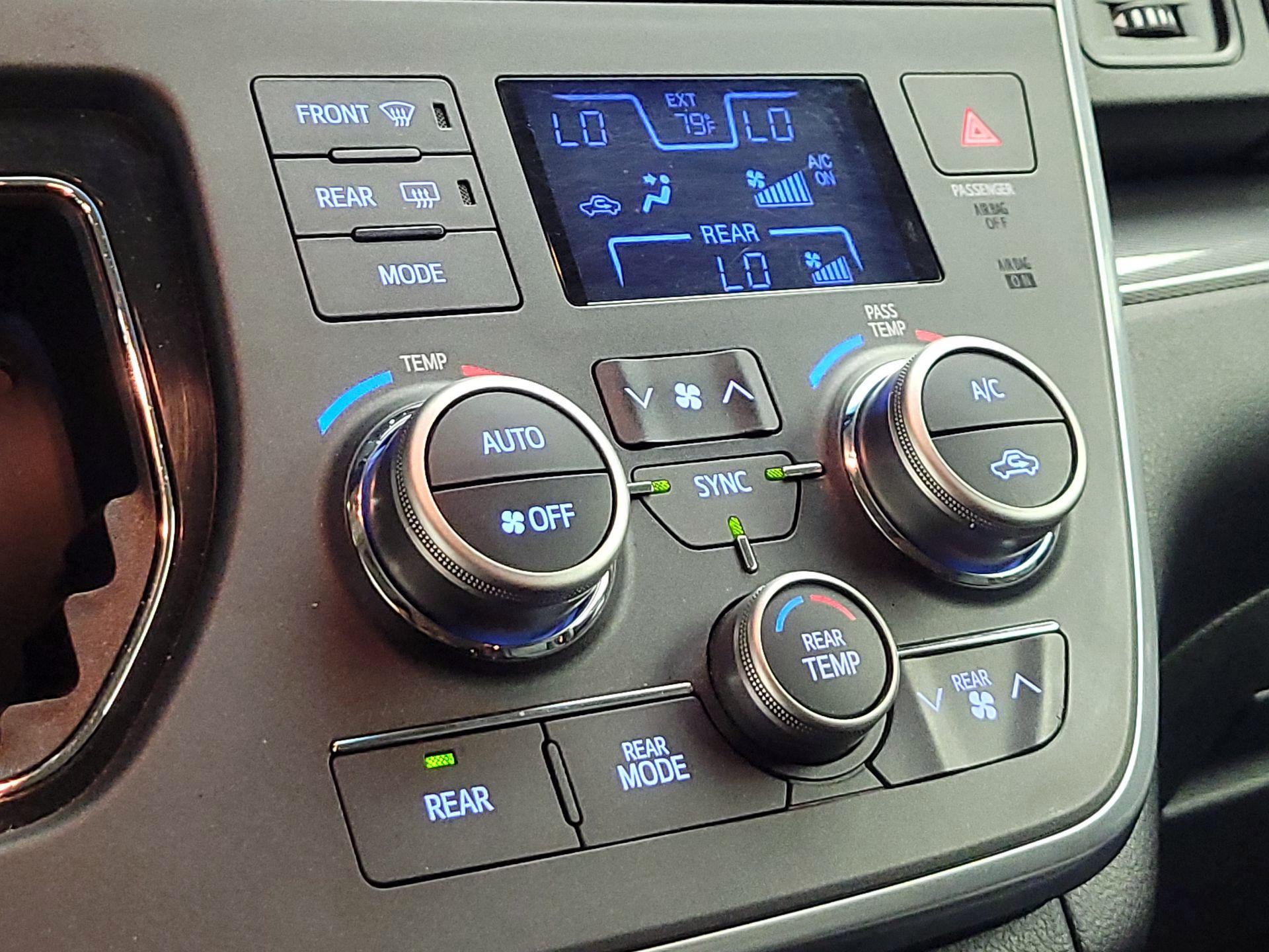 Thumbnail: 2016 Toyota Sienna - 17