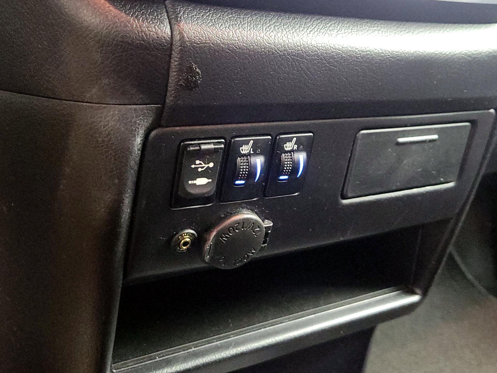 Thumbnail: 2016 Toyota Sienna - 19